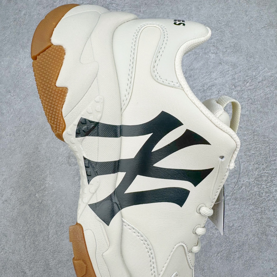 图片[6]-＃DT纯原 MLB Big Ball Chunky 复古印花老爹鞋系列低帮轻量增高厚底百搭休闲运动慢跑鞋 Korea韩国联名NY美国榄球纽约洋基队限定 目前可过轻松秒过各类鉴定 能操作的私聊 韩国代购专供 左脚内置NFC感应 区别市面贴纸假芯片 MLB专用菱形双针中底布 重点细节中底布带注胶孔 原厂NFC感应吊牌 支持鉴定 一个两位数 原盒原标 全套原楦原纸板原厂数据开发 中韩文保养标贴 绿色防霉片 平台代购专供 独家一比一RB+MD组合大底 高频后跟小人Logo精准对位立体饱满 正确网布加超迁鞋面 转印中底走线紧密 转印Logo工艺表层防刮不掉色 尺码：35 36 36.5 37.5 38 38.5 39 40 40.5 41 42 42.5 43 44 44.5 45-选品中心