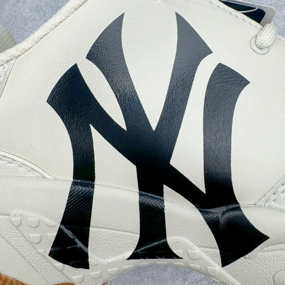 图片[15]-＃DT纯原 MLB Big Ball Chunky 复古印花老爹鞋系列低帮轻量增高厚底百搭休闲运动慢跑鞋 Korea韩国联名NY美国榄球纽约洋基队限定 目前可过轻松秒过各类鉴定 能操作的私聊 韩国代购专供 左脚内置NFC感应 区别市面贴纸假芯片 MLB专用菱形双针中底布 重点细节中底布带注胶孔 原厂NFC感应吊牌 支持鉴定 一个两位数 原盒原标 全套原楦原纸板原厂数据开发 中韩文保养标贴 绿色防霉片 平台代购专供 独家一比一RB+MD组合大底 高频后跟小人Logo精准对位立体饱满 正确网布加超迁鞋面 转印中底走线紧密 转印Logo工艺表层防刮不掉色 尺码：35 36 36.5 37.5 38 38.5 39 40 40.5 41 42 42.5 43 44 44.5 45-选品中心