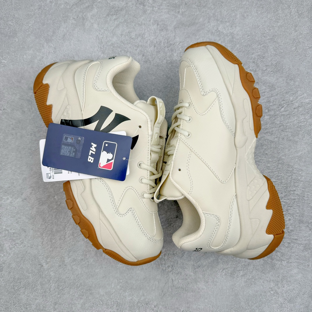 图片[3]-＃DT纯原 MLB Big Ball Chunky 复古印花老爹鞋系列低帮轻量增高厚底百搭休闲运动慢跑鞋 Korea韩国联名NY美国榄球纽约洋基队限定 目前可过轻松秒过各类鉴定 能操作的私聊 韩国代购专供 左脚内置NFC感应 区别市面贴纸假芯片 MLB专用菱形双针中底布 重点细节中底布带注胶孔 原厂NFC感应吊牌 支持鉴定 一个两位数 原盒原标 全套原楦原纸板原厂数据开发 中韩文保养标贴 绿色防霉片 平台代购专供 独家一比一RB+MD组合大底 高频后跟小人Logo精准对位立体饱满 正确网布加超迁鞋面 转印中底走线紧密 转印Logo工艺表层防刮不掉色 尺码：35 36 36.5 37.5 38 38.5 39 40 40.5 41 42 42.5 43 44 44.5 45-选品中心