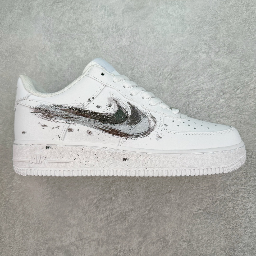 NK Air Force 1´07 Low 空军一号低帮百搭休闲运动板鞋 LL6976-521 柔软、弹性十足的缓震性能和出色的中底设计 横跨复古与现代的外型结合 造就出风靡全球 三十多年的Force 1 直到今天还深受青睐 尺码：36 36.5 37.5 38 38.5 39 40 40.5 41 42 42.5 43 44 44.5 45-选品中心