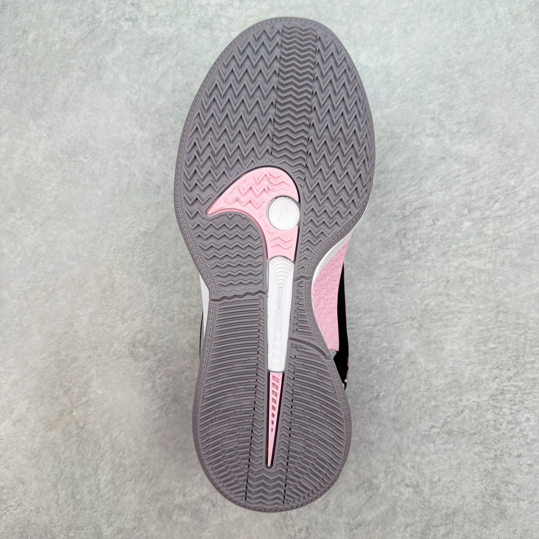 图片[9]-NK Sabrina 1 \’lonic\’ 萨布丽娜一代签名减震防滑低帮篮球鞋 FQ2174-012 灵感来自 lonescu 的罗马尼亚传统 在前掌和鞋眼处采用特殊图案 向传统的罗马尼亚艺术和建筑致敬 它配备了全掌 NK React 缓震系统 并在前脚掌处配备了 Zoom Air 气垫 大胆的任何人任何地方 信息嵌入中底 象征着 lonescu的竞争精神以及她相信梦想家可以来自任何地方 该鞋还包括带锁定中足束带系统 以帮助固定脚部 Sabrina 1 的这款产品采用光子粉尘、无烟煤色、紫红色梦幻、浅烟灰色和浅骨色配色方案 尺码：40 40.5 41 42 42.5 43 44 44.5 45 46-选品中心