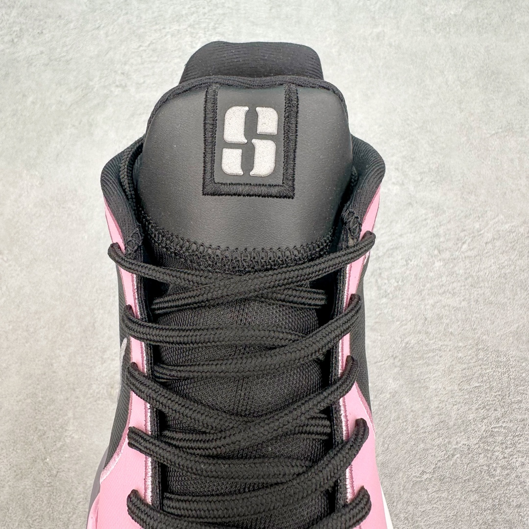 图片[5]-NK Sabrina 1 \’lonic\’ 萨布丽娜一代签名减震防滑低帮篮球鞋 FQ2174-012 灵感来自 lonescu 的罗马尼亚传统 在前掌和鞋眼处采用特殊图案 向传统的罗马尼亚艺术和建筑致敬 它配备了全掌 NK React 缓震系统 并在前脚掌处配备了 Zoom Air 气垫 大胆的任何人任何地方 信息嵌入中底 象征着 lonescu的竞争精神以及她相信梦想家可以来自任何地方 该鞋还包括带锁定中足束带系统 以帮助固定脚部 Sabrina 1 的这款产品采用光子粉尘、无烟煤色、紫红色梦幻、浅烟灰色和浅骨色配色方案 尺码：40 40.5 41 42 42.5 43 44 44.5 45 46-选品中心