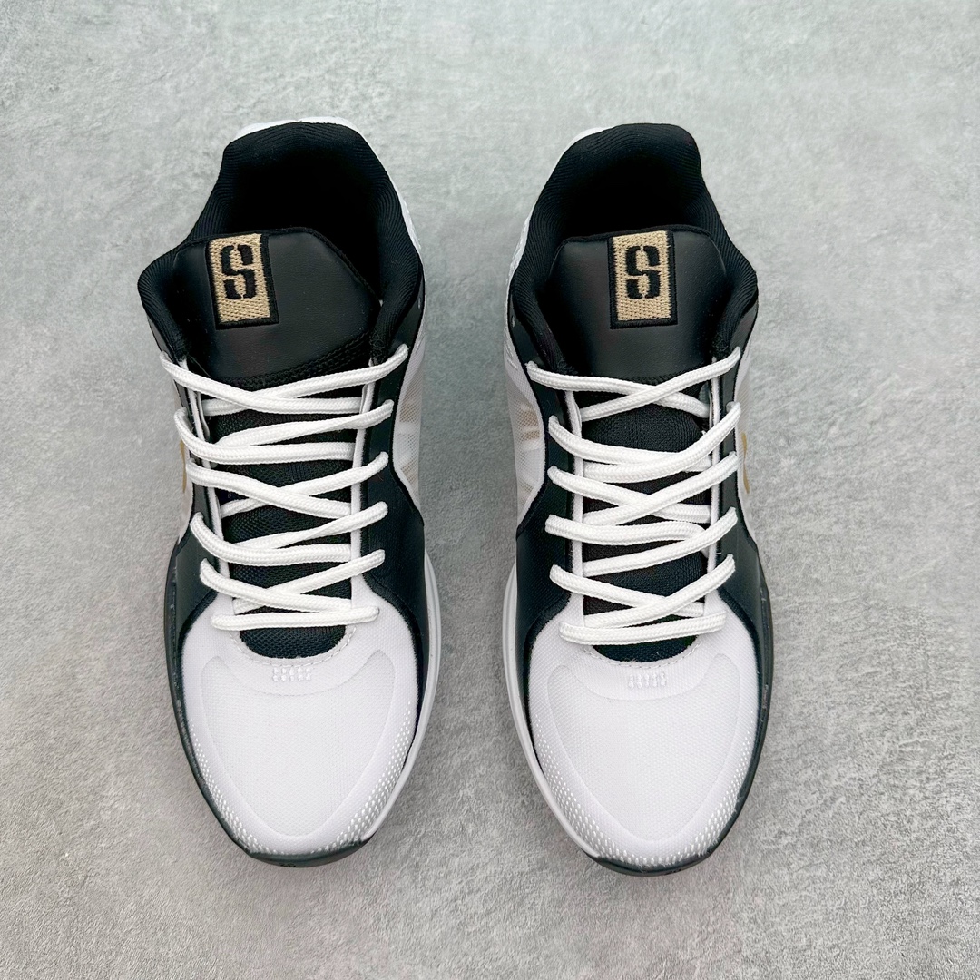 图片[2]-NK Sabrina 1 \’lonic\’ 萨布丽娜一代签名减震防滑低帮篮球鞋 FQ7377-001 灵感来自 lonescu 的罗马尼亚传统 在前掌和鞋眼处采用特殊图案 向传统的罗马尼亚艺术和建筑致敬 它配备了全掌 NK React 缓震系统 并在前脚掌处配备了 Zoom Air 气垫 大胆的任何人任何地方 信息嵌入中底 象征着 lonescu的竞争精神以及她相信梦想家可以来自任何地方 该鞋还包括带锁定中足束带系统 以帮助固定脚部 Sabrina 1 的这款产品采用光子粉尘、无烟煤色、紫红色梦幻、浅烟灰色和浅骨色配色方案 尺码：40 40.5 41 42 42.5 43 44 44.5 45 46-选品中心