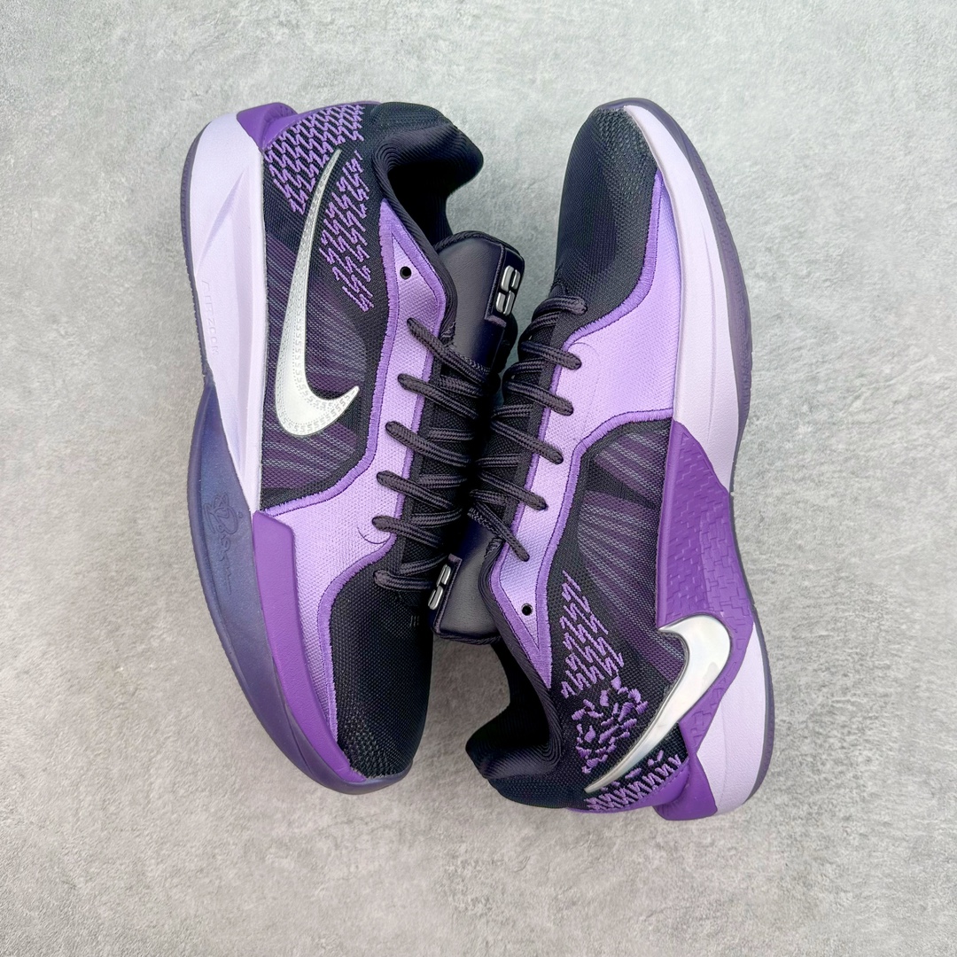 图片[3]-NK Sabrina 1 \’lonic\’ 萨布丽娜一代签名减震防滑低帮篮球鞋 FQ2174-500 灵感来自 lonescu 的罗马尼亚传统 在前掌和鞋眼处采用特殊图案 向传统的罗马尼亚艺术和建筑致敬 它配备了全掌 NK React 缓震系统 并在前脚掌处配备了 Zoom Air 气垫 大胆的任何人任何地方 信息嵌入中底 象征着 lonescu的竞争精神以及她相信梦想家可以来自任何地方 该鞋还包括带锁定中足束带系统 以帮助固定脚部 Sabrina 1 的这款产品采用光子粉尘、无烟煤色、紫红色梦幻、浅烟灰色和浅骨色配色方案 尺码：40 40.5 41 42 42.5 43 44 44.5 45 46-选品中心