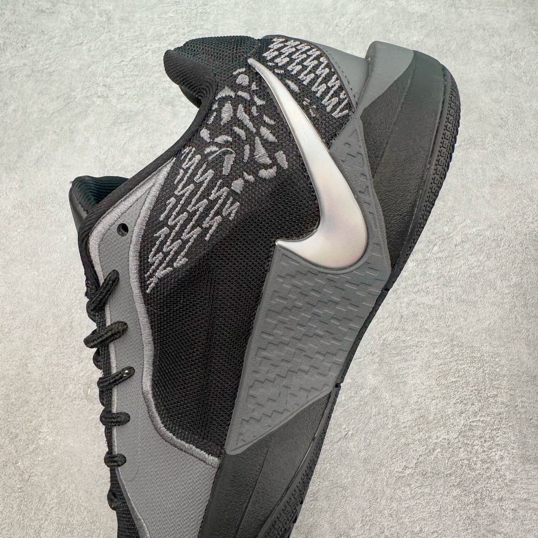 图片[7]-NK Sabrina 1 \’lonic\’ 萨布丽娜一代签名减震防滑低帮篮球鞋 FQ2174-001 灵感来自 lonescu 的罗马尼亚传统 在前掌和鞋眼处采用特殊图案 向传统的罗马尼亚艺术和建筑致敬 它配备了全掌 NK React 缓震系统 并在前脚掌处配备了 Zoom Air 气垫 大胆的任何人任何地方 信息嵌入中底 象征着 lonescu的竞争精神以及她相信梦想家可以来自任何地方 该鞋还包括带锁定中足束带系统 以帮助固定脚部 Sabrina 1 的这款产品采用光子粉尘、无烟煤色、紫红色梦幻、浅烟灰色和浅骨色配色方案 尺码：40 40.5 41 42 42.5 43 44 44.5 45 46-选品中心