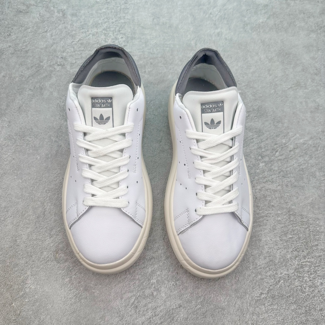 图片[2]-AD Originals Stan Smith PF 史密斯面包版系列低帮轻量松糕经典百搭复古休闲运动厚底板鞋 ID3741 如果一定要说今年最火的鞋型，那么小编愿意将这一票投给「面包鞋」，毕竟无论是奢侈品大牌，还是国潮街头品牌都在纷纷推出专属于自家的「面包鞋型」。近期，Originals 也推出了一双全新「面包鞋」，不知道这次各位能给几分？此次全新鞋型选择 Originals 最经典的 Stan Smith 为蓝本进行创作，保留原始设计的同时，将鞋身所有部分都等比放大，看上去还有些俏皮可爱。鞋身同样以全皮革包裹，质感上绝对无需担心。细节方面也是一一保留，但却将原本鞋舌上的「人像」换为了三叶草 Logo，彰显品牌身份。中底更是进行了加厚加宽处理，相信真正上脚后增高、显瘦属性肯定会大大提升，更为适合小姐姐日常搭配。尺码：35 36 36⅔ 37⅓ 38 38⅔ 39⅓ 40 40⅔ 41⅓ 42 42⅔ 43⅓ 44 44⅔ 45 46-选品中心