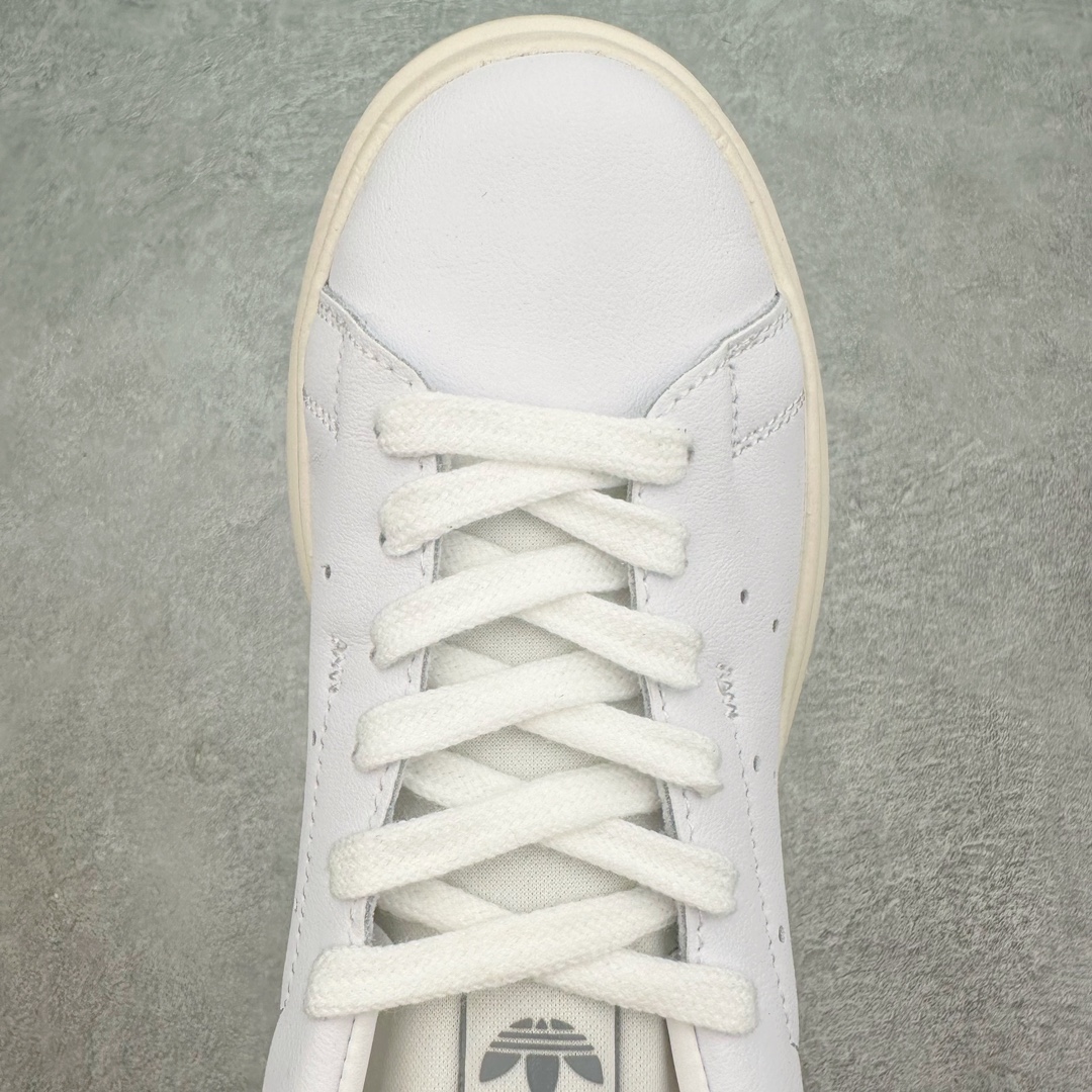 图片[4]-AD Originals Stan Smith PF 史密斯面包版系列低帮轻量松糕经典百搭复古休闲运动厚底板鞋 ID3741 如果一定要说今年最火的鞋型，那么小编愿意将这一票投给「面包鞋」，毕竟无论是奢侈品大牌，还是国潮街头品牌都在纷纷推出专属于自家的「面包鞋型」。近期，Originals 也推出了一双全新「面包鞋」，不知道这次各位能给几分？此次全新鞋型选择 Originals 最经典的 Stan Smith 为蓝本进行创作，保留原始设计的同时，将鞋身所有部分都等比放大，看上去还有些俏皮可爱。鞋身同样以全皮革包裹，质感上绝对无需担心。细节方面也是一一保留，但却将原本鞋舌上的「人像」换为了三叶草 Logo，彰显品牌身份。中底更是进行了加厚加宽处理，相信真正上脚后增高、显瘦属性肯定会大大提升，更为适合小姐姐日常搭配。尺码：35 36 36⅔ 37⅓ 38 38⅔ 39⅓ 40 40⅔ 41⅓ 42 42⅔ 43⅓ 44 44⅔ 45 46-选品中心