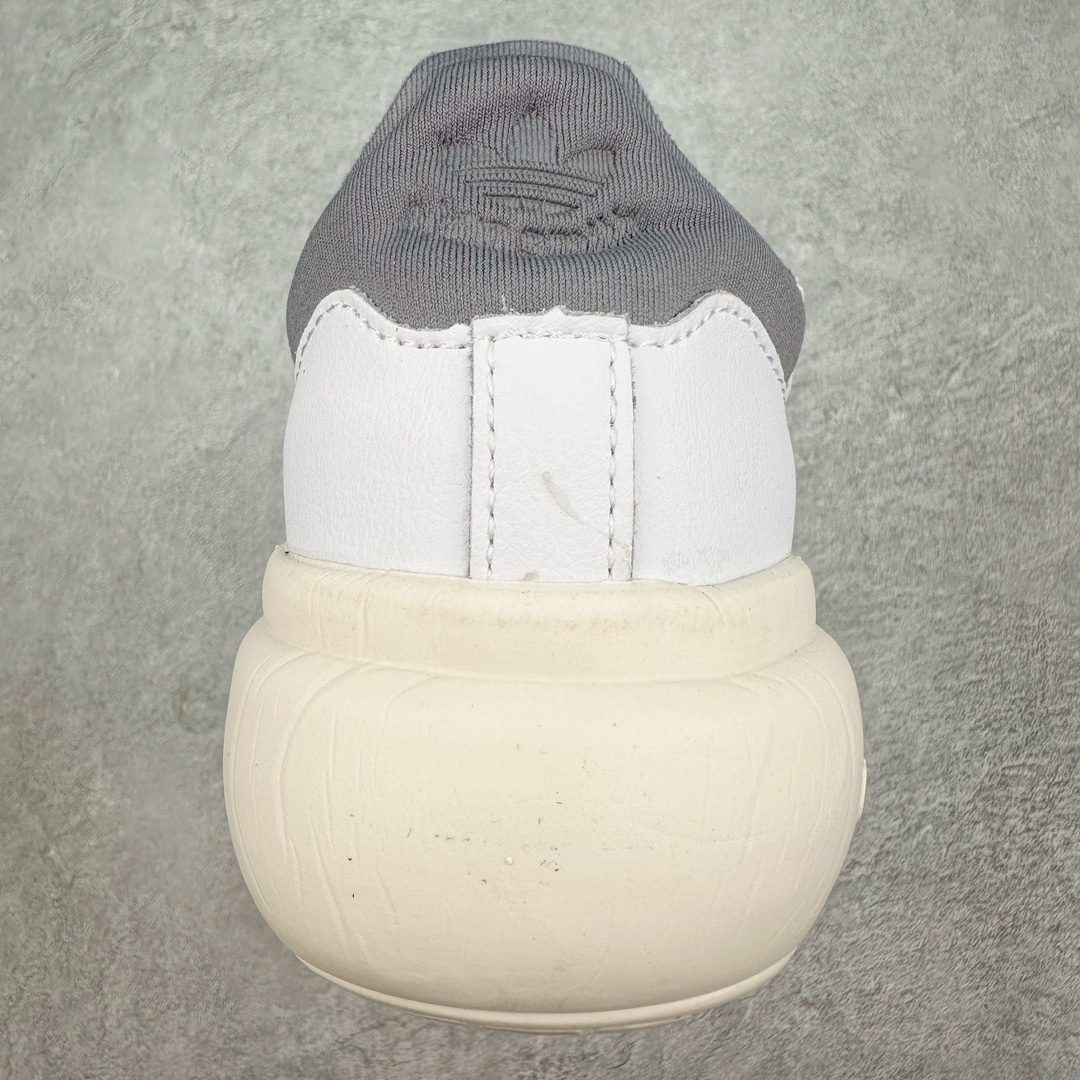 图片[8]-AD Originals Stan Smith PF 史密斯面包版系列低帮轻量松糕经典百搭复古休闲运动厚底板鞋 ID3741 如果一定要说今年最火的鞋型，那么小编愿意将这一票投给「面包鞋」，毕竟无论是奢侈品大牌，还是国潮街头品牌都在纷纷推出专属于自家的「面包鞋型」。近期，Originals 也推出了一双全新「面包鞋」，不知道这次各位能给几分？此次全新鞋型选择 Originals 最经典的 Stan Smith 为蓝本进行创作，保留原始设计的同时，将鞋身所有部分都等比放大，看上去还有些俏皮可爱。鞋身同样以全皮革包裹，质感上绝对无需担心。细节方面也是一一保留，但却将原本鞋舌上的「人像」换为了三叶草 Logo，彰显品牌身份。中底更是进行了加厚加宽处理，相信真正上脚后增高、显瘦属性肯定会大大提升，更为适合小姐姐日常搭配。尺码：35 36 36⅔ 37⅓ 38 38⅔ 39⅓ 40 40⅔ 41⅓ 42 42⅔ 43⅓ 44 44⅔ 45 46-选品中心