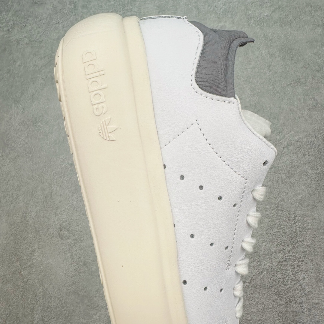 图片[6]-AD Originals Stan Smith PF 史密斯面包版系列低帮轻量松糕经典百搭复古休闲运动厚底板鞋 ID3741 如果一定要说今年最火的鞋型，那么小编愿意将这一票投给「面包鞋」，毕竟无论是奢侈品大牌，还是国潮街头品牌都在纷纷推出专属于自家的「面包鞋型」。近期，Originals 也推出了一双全新「面包鞋」，不知道这次各位能给几分？此次全新鞋型选择 Originals 最经典的 Stan Smith 为蓝本进行创作，保留原始设计的同时，将鞋身所有部分都等比放大，看上去还有些俏皮可爱。鞋身同样以全皮革包裹，质感上绝对无需担心。细节方面也是一一保留，但却将原本鞋舌上的「人像」换为了三叶草 Logo，彰显品牌身份。中底更是进行了加厚加宽处理，相信真正上脚后增高、显瘦属性肯定会大大提升，更为适合小姐姐日常搭配。尺码：35 36 36⅔ 37⅓ 38 38⅔ 39⅓ 40 40⅔ 41⅓ 42 42⅔ 43⅓ 44 44⅔ 45 46-选品中心