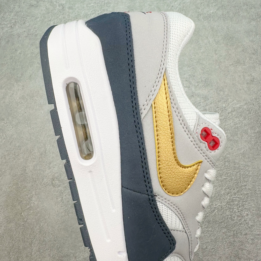 图片[6]-NK Air Max 1 初代复古气垫慢跑鞋 HM9604-400 由Tinker Hatfeld和Mark Parker在1987年设计 灵感来自于巴黎蓬皮杜中心 在参观了蓬皮杜中心之后提出了Air Max的标志性开窗可视气垫的理念 并将其实际开发成功 是NK史上第一双可视气垫跑鞋 凭借着Air Max气垫带来的舒适脚感和鞋面面料上的不断精进才使得Air Max 1在现如今都是复古慢跑鞋的首选 深厚的历史渊源 独特的流线形设计 极为复古的外观使得它深受鞋迷的喜爱 尺码：36 36.5 37.5 38 38.5 39 40 40.5 41 42 42.5 43 44 44.5 45 46 47.5-选品中心