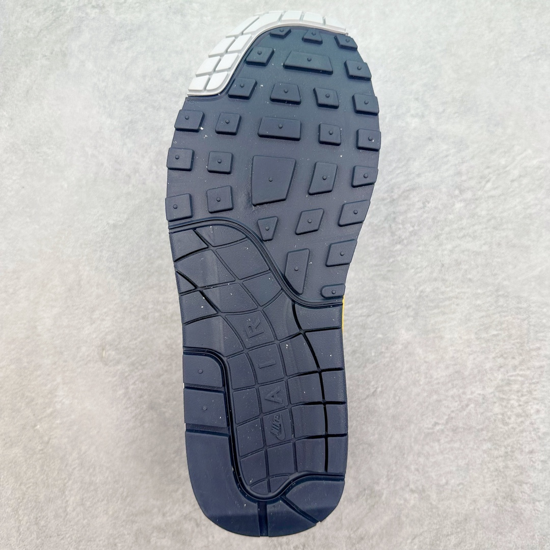 图片[9]-NK Air Max 1 初代复古气垫慢跑鞋 HM9604-400 由Tinker Hatfeld和Mark Parker在1987年设计 灵感来自于巴黎蓬皮杜中心 在参观了蓬皮杜中心之后提出了Air Max的标志性开窗可视气垫的理念 并将其实际开发成功 是NK史上第一双可视气垫跑鞋 凭借着Air Max气垫带来的舒适脚感和鞋面面料上的不断精进才使得Air Max 1在现如今都是复古慢跑鞋的首选 深厚的历史渊源 独特的流线形设计 极为复古的外观使得它深受鞋迷的喜爱 尺码：36 36.5 37.5 38 38.5 39 40 40.5 41 42 42.5 43 44 44.5 45 46 47.5-选品中心