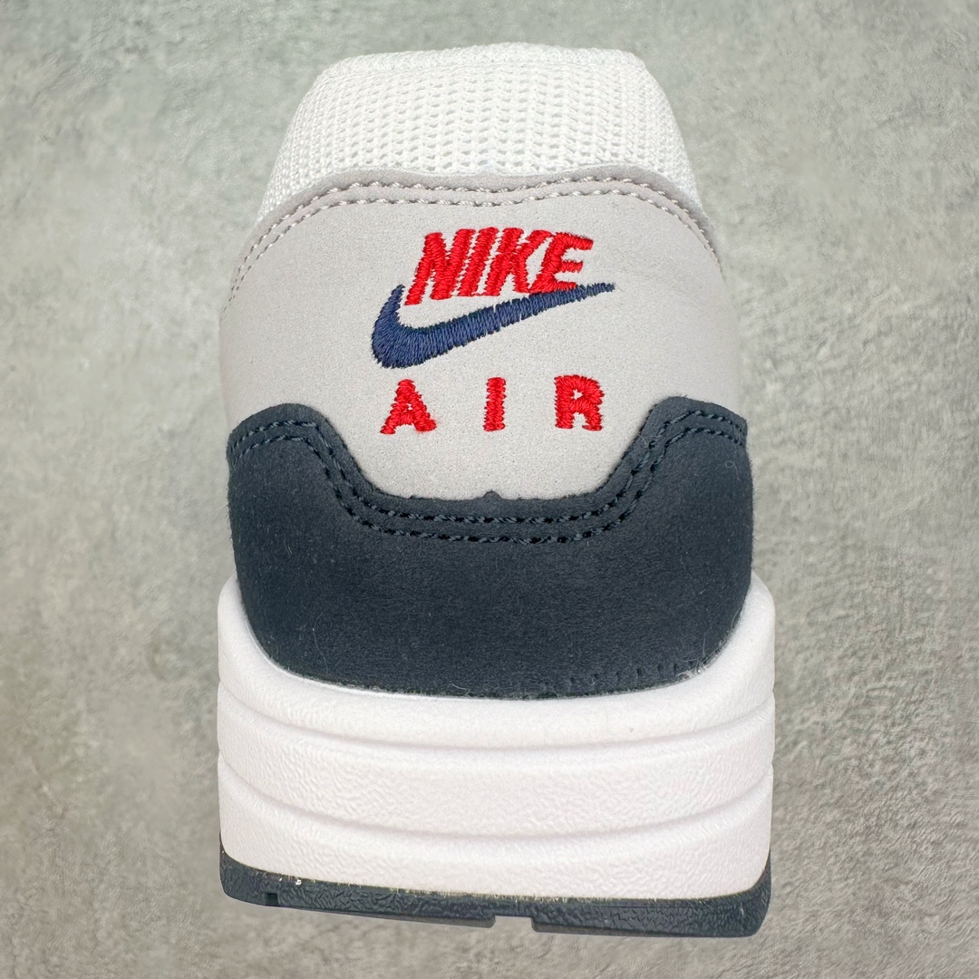 图片[8]-NK Air Max 1 初代复古气垫慢跑鞋 HM9604-400 由Tinker Hatfeld和Mark Parker在1987年设计 灵感来自于巴黎蓬皮杜中心 在参观了蓬皮杜中心之后提出了Air Max的标志性开窗可视气垫的理念 并将其实际开发成功 是NK史上第一双可视气垫跑鞋 凭借着Air Max气垫带来的舒适脚感和鞋面面料上的不断精进才使得Air Max 1在现如今都是复古慢跑鞋的首选 深厚的历史渊源 独特的流线形设计 极为复古的外观使得它深受鞋迷的喜爱 尺码：36 36.5 37.5 38 38.5 39 40 40.5 41 42 42.5 43 44 44.5 45 46 47.5-选品中心