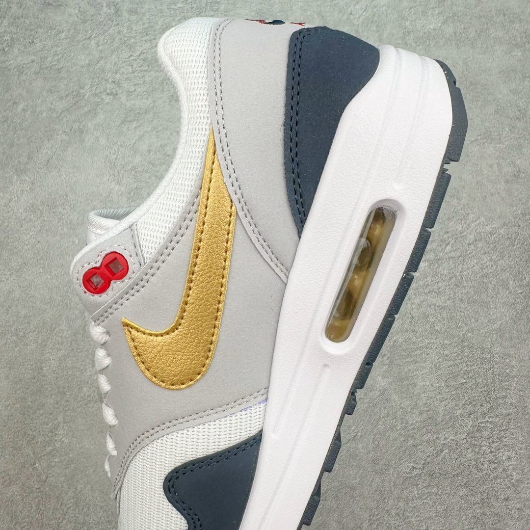 图片[7]-NK Air Max 1 初代复古气垫慢跑鞋 HM9604-400 由Tinker Hatfeld和Mark Parker在1987年设计 灵感来自于巴黎蓬皮杜中心 在参观了蓬皮杜中心之后提出了Air Max的标志性开窗可视气垫的理念 并将其实际开发成功 是NK史上第一双可视气垫跑鞋 凭借着Air Max气垫带来的舒适脚感和鞋面面料上的不断精进才使得Air Max 1在现如今都是复古慢跑鞋的首选 深厚的历史渊源 独特的流线形设计 极为复古的外观使得它深受鞋迷的喜爱 尺码：36 36.5 37.5 38 38.5 39 40 40.5 41 42 42.5 43 44 44.5 45 46 47.5-选品中心