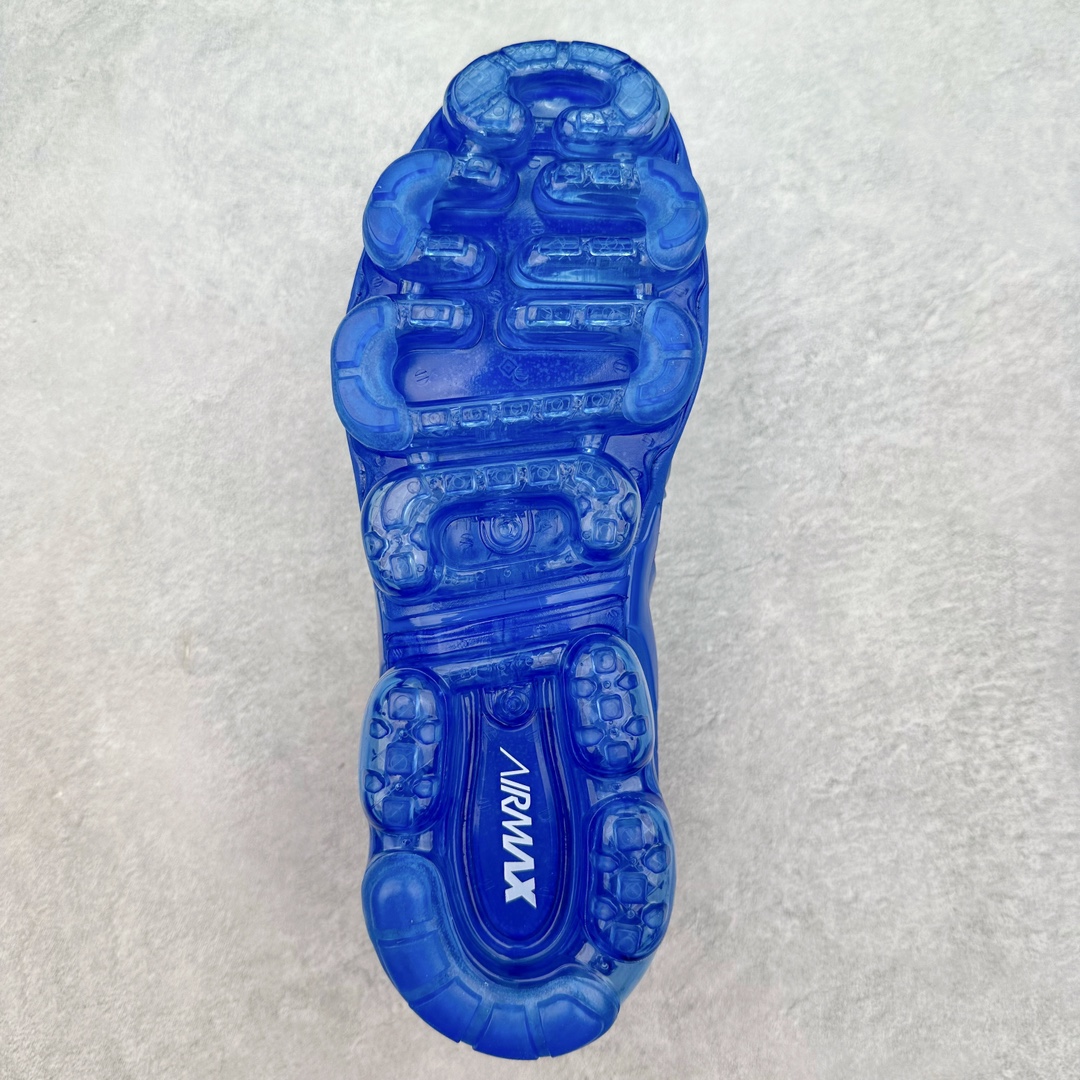 图片[9]-NK Vapormax Plus Air Rainbow 时尚运动拼接减震防滑轻便低帮大气垫跑步鞋 HJ9148-480 鞋面采用独特的波浪线条设计，其灵感来源于棕榈树叶，同时加载当年 Nike 推崇的缓震技术 Tuned Air，让其时至今日依然有自己独特的科技属性。据小编本人观察，在前两年还未兴起复古老爹鞋之前，这款跑鞋在国外街头的上脚频率相当之高，可见老外对其 “丑帅” 的设计情有独钟。尺码：39 40 40.5 41 42 42.5 43 44 44.5 45 46 47.5-选品中心