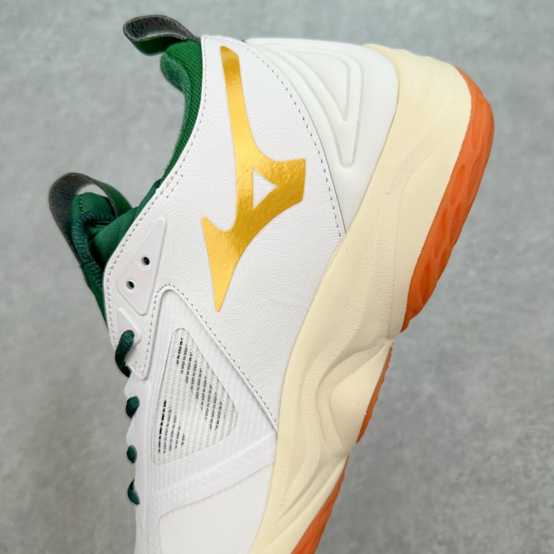 图片[7]-美津浓Mizuno Wave Lightning Z7舒适百搭低帮训练鞋 升级原楦原纸版开发 采用透气网眼鞋面配合部分合成革材质 中底搭载MIZUNO经典 WAVE 科技全新轻量EVA发泡缓震中底 外置特殊防滑耐磨橡胶大底❗️鞋面采用轻质材料，结合独特的编织技术，不仅减轻了鞋子的重量，还增强了透气性和舒适度。鞋身线条流畅，色彩搭配时尚，无论是日常穿着还是户外活动，都能展现出穿着者的个性与品味。这款运动鞋的功能性是其最大的卖点。首先，它采用Mizuno独特的中底技术，提供了良好的缓震效果，无论是长距离跑步还是崎岖山路，都能给双脚带来舒适的体验。其次，鞋底的抓地力强，即使在湿滑的地面上也能保持稳定，确保运动安全。尺码：40 41 42 43 44 45 整码先出-选品中心