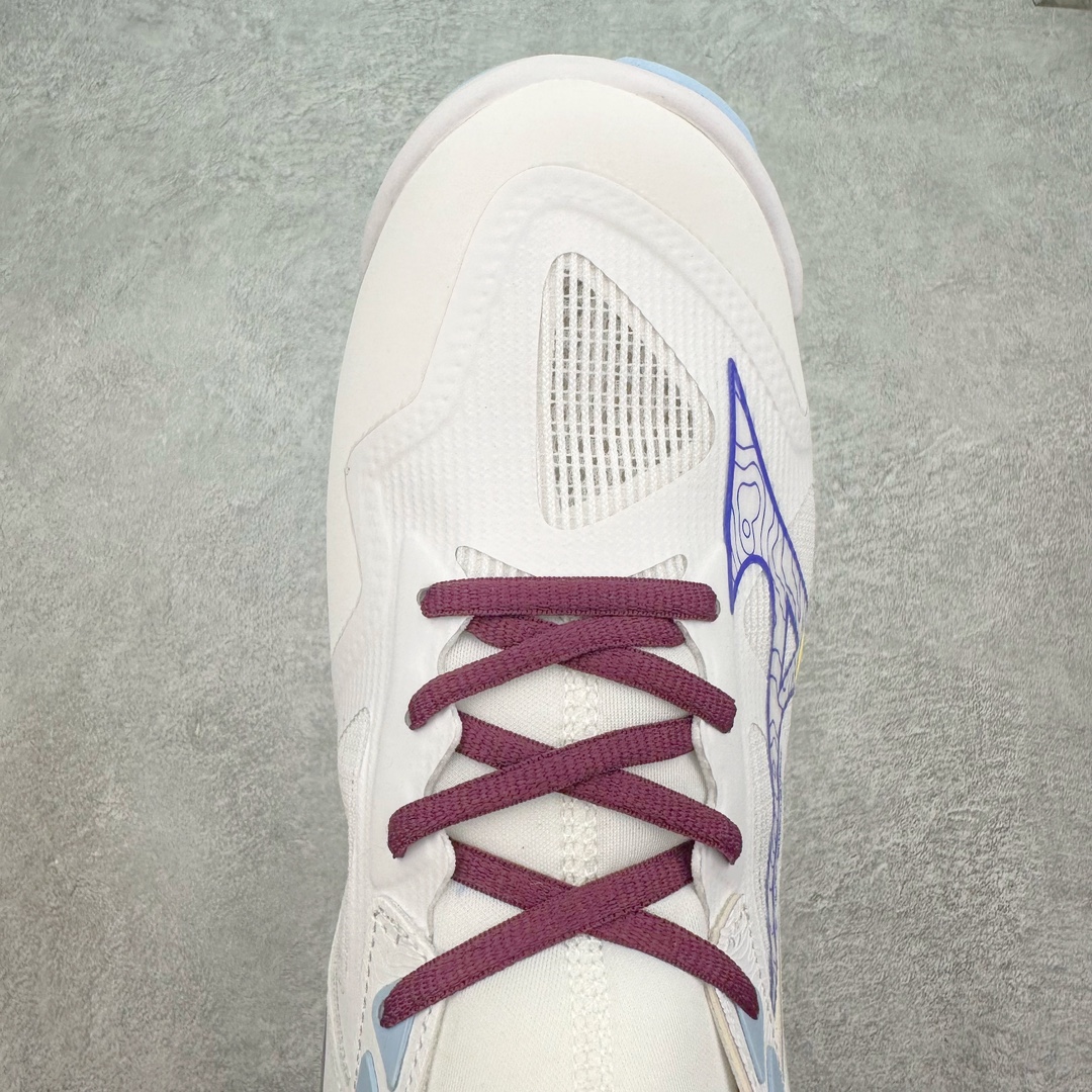 图片[4]-美津浓Mizuno Wave Lightning Z7舒适百搭低帮训练鞋 升级原楦原纸版开发 采用透气网眼鞋面配合部分合成革材质 中底搭载MIZUNO经典 WAVE 科技全新轻量EVA发泡缓震中底 外置特殊防滑耐磨橡胶大底❗️鞋面采用轻质材料，结合独特的编织技术，不仅减轻了鞋子的重量，还增强了透气性和舒适度。鞋身线条流畅，色彩搭配时尚，无论是日常穿着还是户外活动，都能展现出穿着者的个性与品味。这款运动鞋的功能性是其最大的卖点。首先，它采用Mizuno独特的中底技术，提供了良好的缓震效果，无论是长距离跑步还是崎岖山路，都能给双脚带来舒适的体验。其次，鞋底的抓地力强，即使在湿滑的地面上也能保持稳定，确保运动安全。尺码：40 41 42 43 44 45 整码先出-选品中心