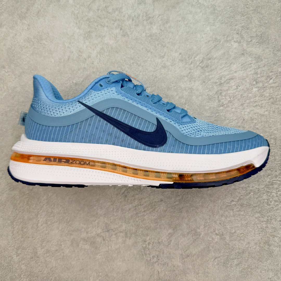 ＃特价福利 NK Pegasus Premium 飞马全掌气垫跑步运动鞋 气垫的究极进化 NIKE2025新王炸 • 在特有Air科技加持下，耐克带来全新Pegasus Premium。这款跑鞋在传承耐克飞马（Pegasus）系列标志性的缓震功能的同时，将首次搭载耐克的塑型可视化Air Zoom气垫单元。• 塑型Air Zoom气垫单元贴合脚部的自然轮廓，帮助跑者在从后跟到脚趾的过渡中能够有效传递力量，带来一种前所未有的轻盈、顺畅回馈体验。中底采用ZoomX泡绵，后跟则使用ReactX泡绵，为跑者提供稳定流畅的推进感。• 塑型可视化Air Zoom气垫单元和精心配置的泡绵组合，让Pegasus Premium成为耐克飞马系列中颇具能量回馈的鞋款。• 全新Pegasus Premium不仅展示了耐克势头强劲的创新周期，证明了其特有的Air科技的强大实力，更体现了耐克倾听和服务运动员的能力。尺码：36 37.5 38 39 40 41 42 43 44 45-选品中心