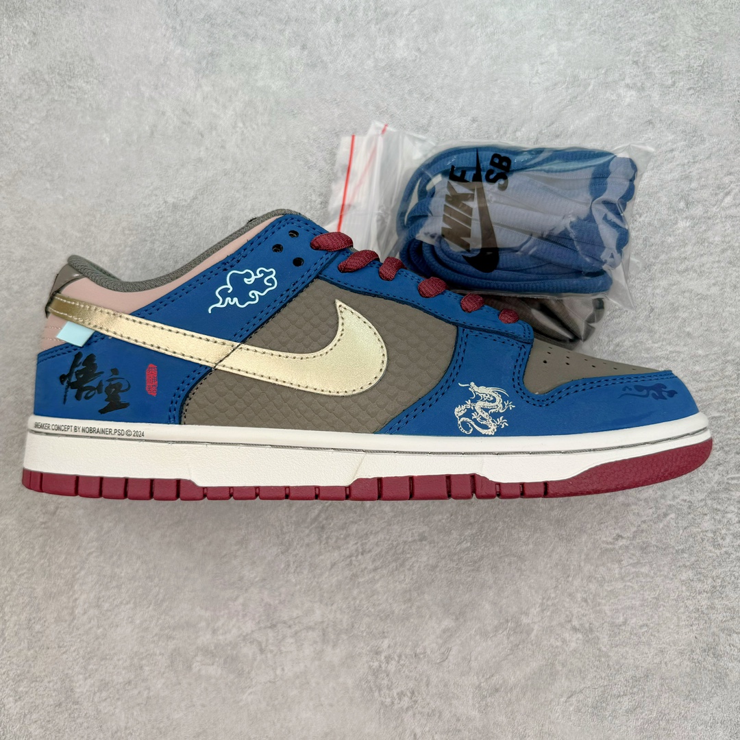 ＃Ay纯原 NK Dunk Low NO.205 黑神话悟空 祥云龙纹 游戏主题 解构复古减震耐磨轻便低帮板鞋 男女同款 米蓝黑 FB8895-601 灵感来源以黑神话悟空为主题 蓝黑金的配色搭配 加上金色勾子解构设计 祥云和龙纹图案 简约又百搭 要说最近最为热议的网络话题 非「黑神话：悟空」莫属了 这个里程碑式的国产3A游戏大作 已经完全出圈 而「黑神话：悟空」主题的球鞋 也悄悄然的浮出水面 一直热衷于球鞋概念画创作的创意艺术家 @nobrainer.psd 将他对于「黑神话：悟空」的理解 以球鞋为载体进行了诠释 他选用了游戏中的主角造型为主题 基于NK SB DunkLow 鞋型进行创作 不仅选取了服装色调营造游戏氛围 金色的Swoosh 加上祥云、龙纹的装饰 还真颇有一番滋味 尺码：35.5 36 36.5 37.5 38 38.5 39 40 40.5 41 42 42.5 43 44 44.5 45 46 47.5-选品中心