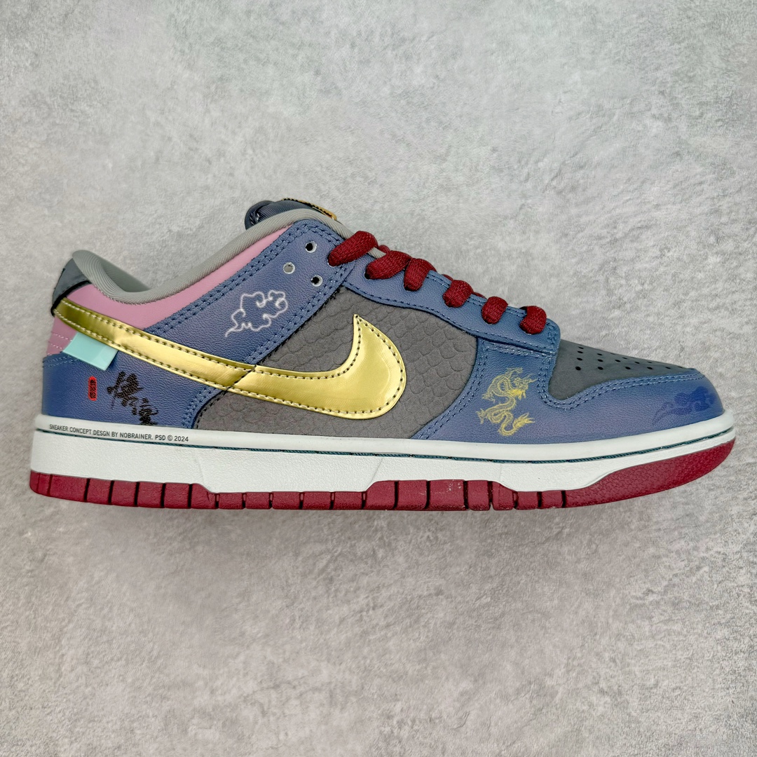＃热度爆款 性价比版本 NK Dunk Low NO.205 黑神话悟空 祥云龙纹 游戏主题 解构复古减震耐磨轻便低帮板鞋 男女同款 米蓝黑 FB8895-601 灵感来源以黑神话悟空为主题 蓝黑金的配色搭配 加上金色勾子解构设计 祥云和龙纹图案 简约又百搭 要说最近最为热议的网络话题 非「黑神话：悟空」莫属了 这个里程碑式的国产3A游戏大作 已经完全出圈 而「黑神话：悟空」主题的球鞋 也悄悄然的浮出水面 一直热衷于球鞋概念画创作的创意艺术家 @nobrainer.psd 将他对于「黑神话：悟空」的理解 以球鞋为载体进行了诠释 他选用了游戏中的主角造型为主题 基于NK SB DunkLow 鞋型进行创作 不仅选取了服装色调营造游戏氛围 金色的Swoosh 加上祥云、龙纹的装饰 还真颇有一番滋味 尺码：35.5 36 36.5 37.5 38 38.5 39 40 40.5 41 42 42.5 43 44 44.5 45 46-选品中心