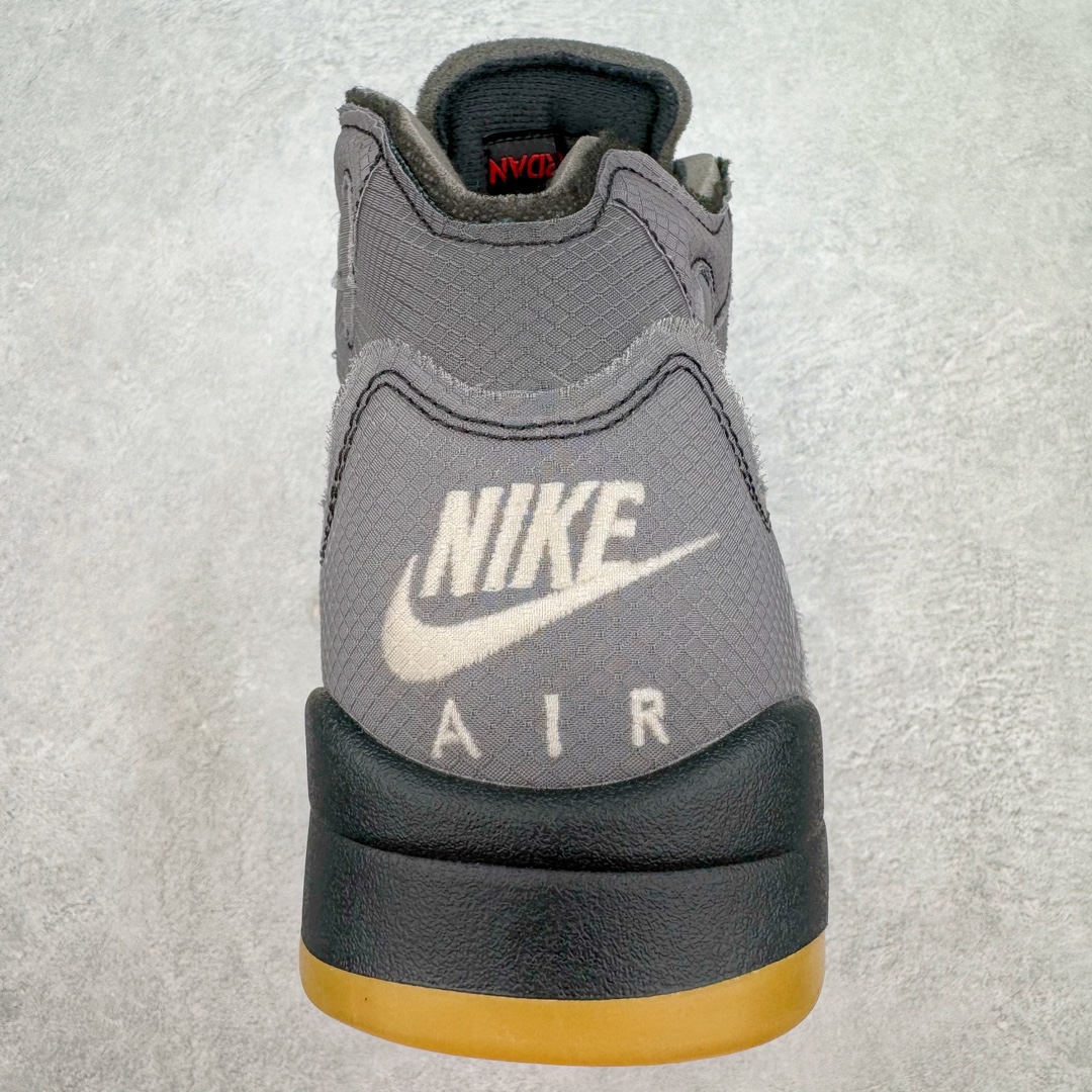 图片[8]-＃Y3纯原 Off-White™ x Air Jordan Retro AJ5 OW联名黑蝉翼 DH8565-100 全新改良批次 圈内最强系列 恪守真诚 承诺混一赔十 高端零售裸鞋圈特供批次 SZ原厂全套原楦原纸板冲刀磨具开发 原厂皮料加持 原厂港宝加持定型后跟R度完美 同源原厂电绣 飞翼针数密度立体效果一致 百分百一致原鞋 原厂拉帮工艺 针距密度一致 后跟弧度收口自然不对折 极致一眼正品既视感 进口玻璃冲刀皮料裁剪零毛边 全鞋电脑针车工艺 品控清洁度最高QC检验标准 免检产品 原厂订购鞋盒、鞋标、防尘纸、鞋撑、鞋带 追求极致的原厂味道 采用原厂韩国进口纱网 攻克鞋面发皱问题 采用熟悉的蝉翼材质覆盖 精密热切饰片工艺 全新开模大底区别市面套底版本 细节超级丰富 2020 AJ5迎来30周年限定 美系潮流奢牌再度联乘 尺码：40.5 41 42 42.5 43 44 44.5 45 46 47.5-选品中心