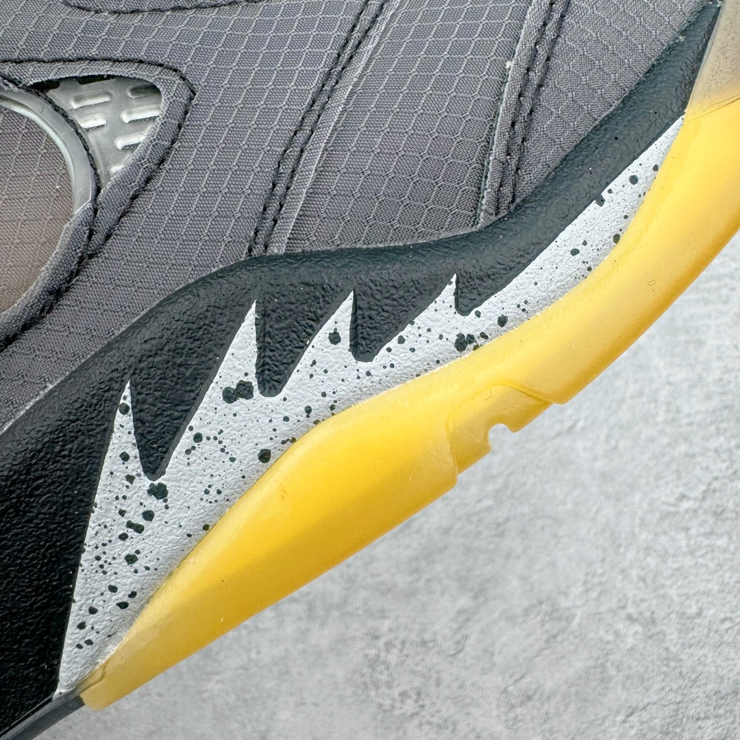 图片[17]-＃Y3纯原 Off-White™ x Air Jordan Retro AJ5 OW联名黑蝉翼 DH8565-100 全新改良批次 圈内最强系列 恪守真诚 承诺混一赔十 高端零售裸鞋圈特供批次 SZ原厂全套原楦原纸板冲刀磨具开发 原厂皮料加持 原厂港宝加持定型后跟R度完美 同源原厂电绣 飞翼针数密度立体效果一致 百分百一致原鞋 原厂拉帮工艺 针距密度一致 后跟弧度收口自然不对折 极致一眼正品既视感 进口玻璃冲刀皮料裁剪零毛边 全鞋电脑针车工艺 品控清洁度最高QC检验标准 免检产品 原厂订购鞋盒、鞋标、防尘纸、鞋撑、鞋带 追求极致的原厂味道 采用原厂韩国进口纱网 攻克鞋面发皱问题 采用熟悉的蝉翼材质覆盖 精密热切饰片工艺 全新开模大底区别市面套底版本 细节超级丰富 2020 AJ5迎来30周年限定 美系潮流奢牌再度联乘 尺码：40.5 41 42 42.5 43 44 44.5 45 46 47.5-选品中心