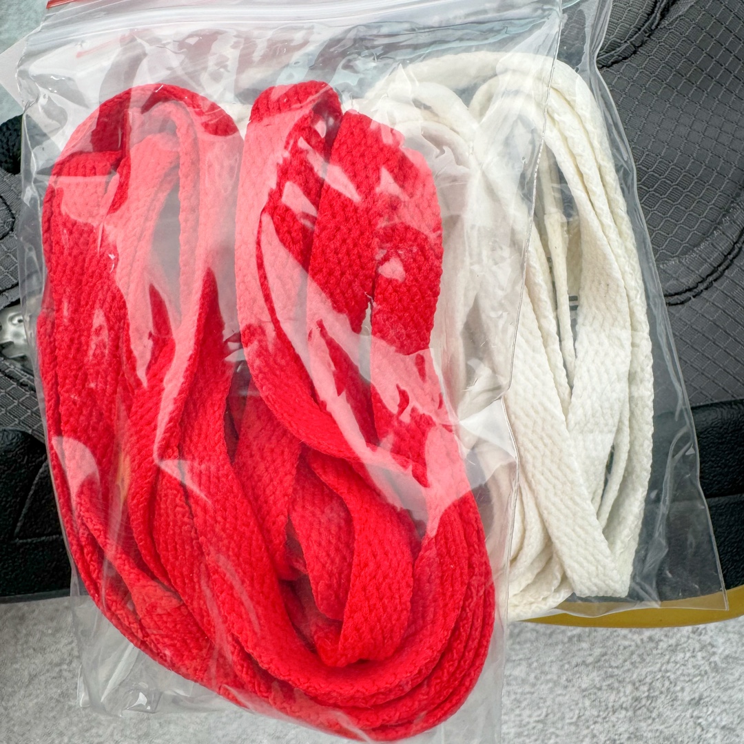 图片[21]-＃Y3纯原 Off-White™ x Air Jordan Retro AJ5 OW联名黑蝉翼 DH8565-100 全新改良批次 圈内最强系列 恪守真诚 承诺混一赔十 高端零售裸鞋圈特供批次 SZ原厂全套原楦原纸板冲刀磨具开发 原厂皮料加持 原厂港宝加持定型后跟R度完美 同源原厂电绣 飞翼针数密度立体效果一致 百分百一致原鞋 原厂拉帮工艺 针距密度一致 后跟弧度收口自然不对折 极致一眼正品既视感 进口玻璃冲刀皮料裁剪零毛边 全鞋电脑针车工艺 品控清洁度最高QC检验标准 免检产品 原厂订购鞋盒、鞋标、防尘纸、鞋撑、鞋带 追求极致的原厂味道 采用原厂韩国进口纱网 攻克鞋面发皱问题 采用熟悉的蝉翼材质覆盖 精密热切饰片工艺 全新开模大底区别市面套底版本 细节超级丰富 2020 AJ5迎来30周年限定 美系潮流奢牌再度联乘 尺码：40.5 41 42 42.5 43 44 44.5 45 46 47.5-选品中心