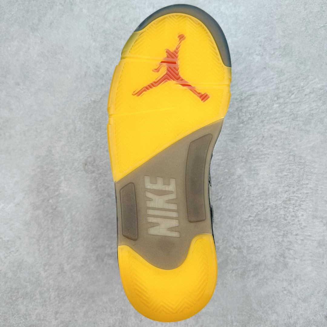 图片[9]-＃Y3纯原 Off-White™ x Air Jordan Retro AJ5 OW联名黑蝉翼 DH8565-100 全新改良批次 圈内最强系列 恪守真诚 承诺混一赔十 高端零售裸鞋圈特供批次 SZ原厂全套原楦原纸板冲刀磨具开发 原厂皮料加持 原厂港宝加持定型后跟R度完美 同源原厂电绣 飞翼针数密度立体效果一致 百分百一致原鞋 原厂拉帮工艺 针距密度一致 后跟弧度收口自然不对折 极致一眼正品既视感 进口玻璃冲刀皮料裁剪零毛边 全鞋电脑针车工艺 品控清洁度最高QC检验标准 免检产品 原厂订购鞋盒、鞋标、防尘纸、鞋撑、鞋带 追求极致的原厂味道 采用原厂韩国进口纱网 攻克鞋面发皱问题 采用熟悉的蝉翼材质覆盖 精密热切饰片工艺 全新开模大底区别市面套底版本 细节超级丰富 2020 AJ5迎来30周年限定 美系潮流奢牌再度联乘 尺码：40.5 41 42 42.5 43 44 44.5 45 46 47.5-选品中心