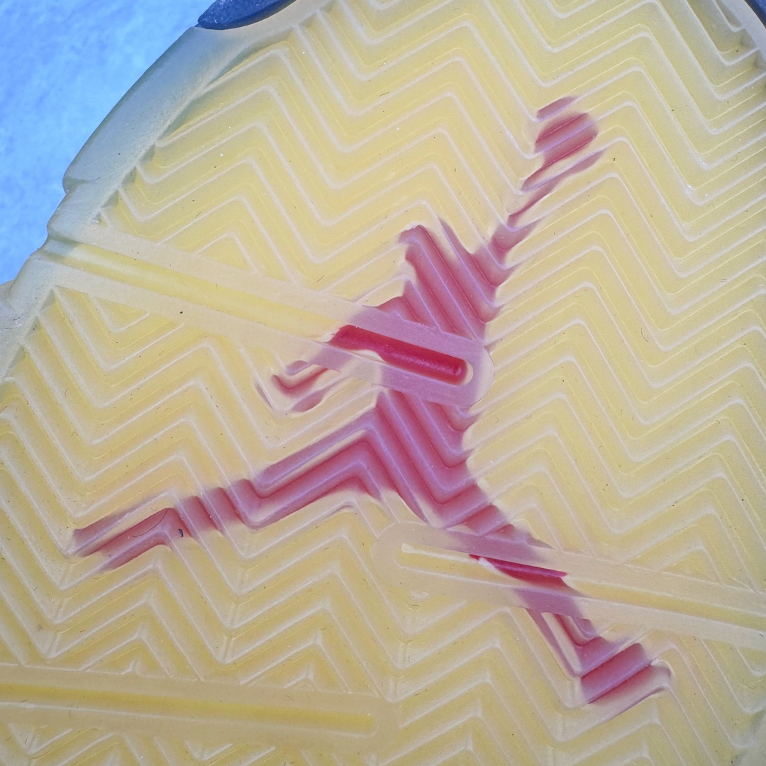 图片[26]-＃Y3纯原 Off-White™ x Air Jordan Retro AJ5 OW联名黑蝉翼 DH8565-100 全新改良批次 圈内最强系列 恪守真诚 承诺混一赔十 高端零售裸鞋圈特供批次 SZ原厂全套原楦原纸板冲刀磨具开发 原厂皮料加持 原厂港宝加持定型后跟R度完美 同源原厂电绣 飞翼针数密度立体效果一致 百分百一致原鞋 原厂拉帮工艺 针距密度一致 后跟弧度收口自然不对折 极致一眼正品既视感 进口玻璃冲刀皮料裁剪零毛边 全鞋电脑针车工艺 品控清洁度最高QC检验标准 免检产品 原厂订购鞋盒、鞋标、防尘纸、鞋撑、鞋带 追求极致的原厂味道 采用原厂韩国进口纱网 攻克鞋面发皱问题 采用熟悉的蝉翼材质覆盖 精密热切饰片工艺 全新开模大底区别市面套底版本 细节超级丰富 2020 AJ5迎来30周年限定 美系潮流奢牌再度联乘 尺码：40.5 41 42 42.5 43 44 44.5 45 46 47.5-选品中心