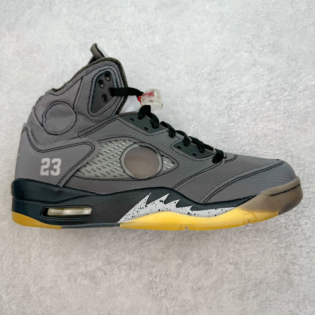 ＃Y3纯原 Off-White™ x Air Jordan Retro AJ5 OW联名黑蝉翼 DH8565-100 全新改良批次 圈内最强系列 恪守真诚 承诺混一赔十 高端零售裸鞋圈特供批次 SZ原厂全套原楦原纸板冲刀磨具开发 原厂皮料加持 原厂港宝加持定型后跟R度完美 同源原厂电绣 飞翼针数密度立体效果一致 百分百一致原鞋 原厂拉帮工艺 针距密度一致 后跟弧度收口自然不对折 极致一眼正品既视感 进口玻璃冲刀皮料裁剪零毛边 全鞋电脑针车工艺 品控清洁度最高QC检验标准 免检产品 原厂订购鞋盒、鞋标、防尘纸、鞋撑、鞋带 追求极致的原厂味道 采用原厂韩国进口纱网 攻克鞋面发皱问题 采用熟悉的蝉翼材质覆盖 精密热切饰片工艺 全新开模大底区别市面套底版本 细节超级丰富 2020 AJ5迎来30周年限定 美系潮流奢牌再度联乘 尺码：40.5 41 42 42.5 43 44 44.5 45 46 47.5-选品中心