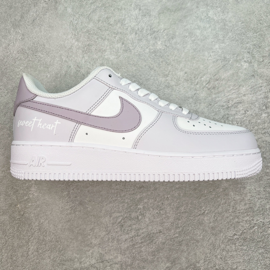 NK Air Force 1´07 Low 空军一号低帮百搭休闲运动板鞋 DY8889-004 柔软、弹性十足的缓震性能和出色的中底设计 横跨复古与现代的外型结合 造就出风靡全球 三十多年的Force 1 直到今天还深受青睐 尺码:36 36.5 37.5 38 38.5 39 40 40.5 41 42 42.5 43 44 44.5 45-选品中心