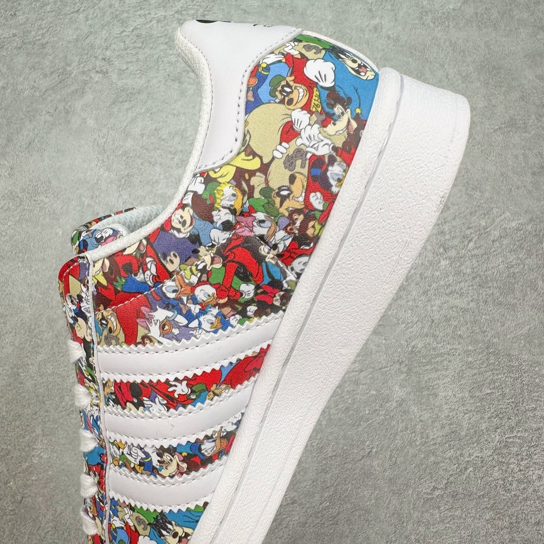 图片[7]-AD Originals Superstar 经典复古贝壳头板鞋 IG6857 诞生于1969年 是第一双将全皮面鞋 身与橡胶鞋头结合在一起的低帮篮球鞋 Superstar最开始 是作为高帮篮球鞋Pro Model的低帮版本而出现的 但因为其独特和醒目的橡胶鞋头造型而让大家熟知 被大家形象地称为\\\”shelltoe\\\”贝壳头 在70年代的美国职业篮球场上 接近3/4的NBA球员都将这双Superstar作为场上用鞋 80年代之后 经过不断的改良和发展 Superstar逐渐成为横跨时装、音乐、街头文化、休闲和运动等各大领域的时尚潮鞋 尺码：36 36.5 37 38 38.5 39 40 40.5 41 42 42.5 43 44 44.5 45-选品中心