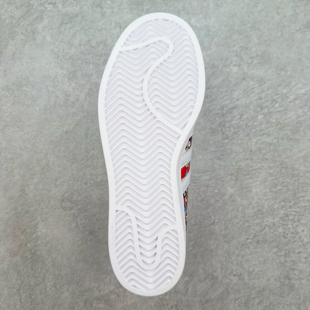 图片[9]-AD Originals Superstar 经典复古贝壳头板鞋 IG6857 诞生于1969年 是第一双将全皮面鞋 身与橡胶鞋头结合在一起的低帮篮球鞋 Superstar最开始 是作为高帮篮球鞋Pro Model的低帮版本而出现的 但因为其独特和醒目的橡胶鞋头造型而让大家熟知 被大家形象地称为\\\”shelltoe\\\”贝壳头 在70年代的美国职业篮球场上 接近3/4的NBA球员都将这双Superstar作为场上用鞋 80年代之后 经过不断的改良和发展 Superstar逐渐成为横跨时装、音乐、街头文化、休闲和运动等各大领域的时尚潮鞋 尺码：36 36.5 37 38 38.5 39 40 40.5 41 42 42.5 43 44 44.5 45-选品中心