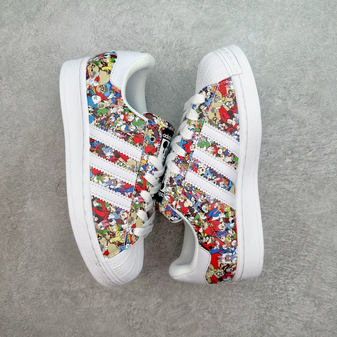 图片[3]-AD Originals Superstar 经典复古贝壳头板鞋 IG6857 诞生于1969年 是第一双将全皮面鞋 身与橡胶鞋头结合在一起的低帮篮球鞋 Superstar最开始 是作为高帮篮球鞋Pro Model的低帮版本而出现的 但因为其独特和醒目的橡胶鞋头造型而让大家熟知 被大家形象地称为\\\”shelltoe\\\”贝壳头 在70年代的美国职业篮球场上 接近3/4的NBA球员都将这双Superstar作为场上用鞋 80年代之后 经过不断的改良和发展 Superstar逐渐成为横跨时装、音乐、街头文化、休闲和运动等各大领域的时尚潮鞋 尺码：36 36.5 37 38 38.5 39 40 40.5 41 42 42.5 43 44 44.5 45-选品中心