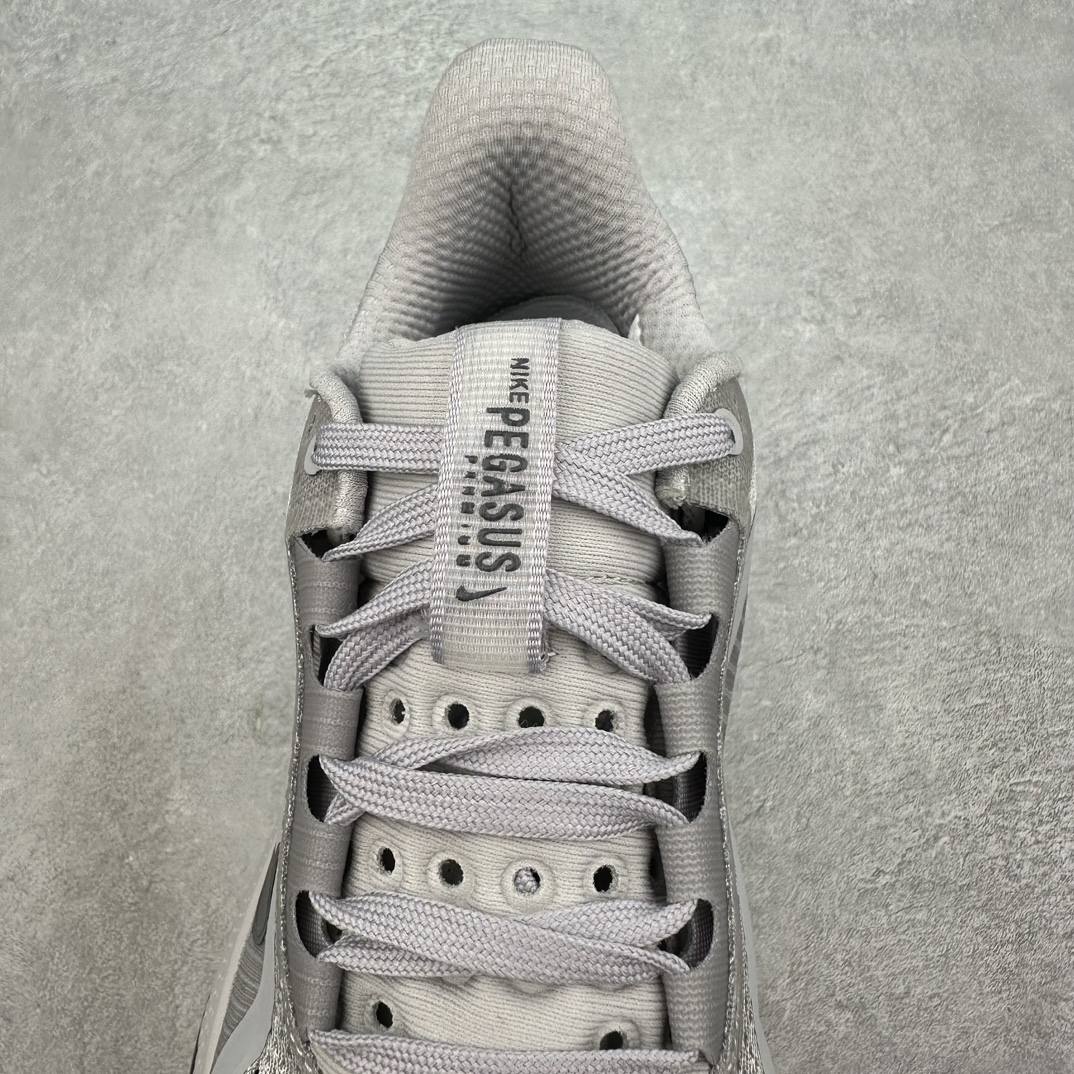 图片[5]-＃特价福利 NK Pegasus Premium 飞马全掌气垫跑步运动鞋 气垫的究极进化 NIKE2025新王炸 • 在特有Air科技加持下，耐克带来全新Pegasus Premium。这款跑鞋在传承耐克飞马（Pegasus）系列标志性的缓震功能的同时，将首次搭载耐克的塑型可视化Air Zoom气垫单元。• 塑型Air Zoom气垫单元贴合脚部的自然轮廓，帮助跑者在从后跟到脚趾的过渡中能够有效传递力量，带来一种前所未有的轻盈、顺畅回馈体验。中底采用ZoomX泡绵，后跟则使用ReactX泡绵，为跑者提供稳定流畅的推进感。• 塑型可视化Air Zoom气垫单元和精心配置的泡绵组合，让Pegasus Premium成为耐克飞马系列中颇具能量回馈的鞋款。• 全新Pegasus Premium不仅展示了耐克势头强劲的创新周期，证明了其特有的Air科技的强大实力，更体现了耐克倾听和服务运动员的能力。尺码：36 37.5 38 39 40 41 42 43 44 45-选品中心