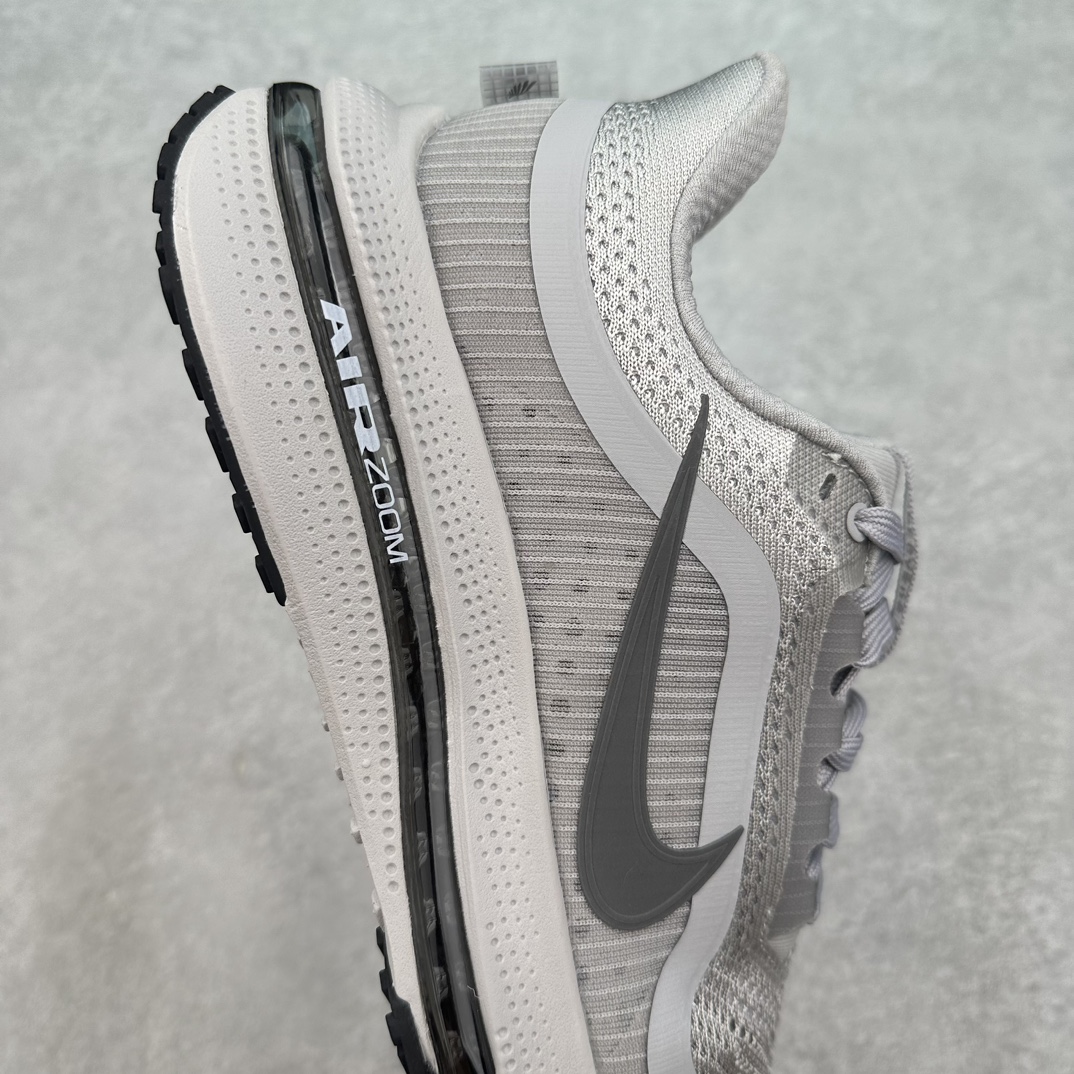 图片[6]-＃特价福利 NK Pegasus Premium 飞马全掌气垫跑步运动鞋 气垫的究极进化 NIKE2025新王炸 • 在特有Air科技加持下，耐克带来全新Pegasus Premium。这款跑鞋在传承耐克飞马（Pegasus）系列标志性的缓震功能的同时，将首次搭载耐克的塑型可视化Air Zoom气垫单元。• 塑型Air Zoom气垫单元贴合脚部的自然轮廓，帮助跑者在从后跟到脚趾的过渡中能够有效传递力量，带来一种前所未有的轻盈、顺畅回馈体验。中底采用ZoomX泡绵，后跟则使用ReactX泡绵，为跑者提供稳定流畅的推进感。• 塑型可视化Air Zoom气垫单元和精心配置的泡绵组合，让Pegasus Premium成为耐克飞马系列中颇具能量回馈的鞋款。• 全新Pegasus Premium不仅展示了耐克势头强劲的创新周期，证明了其特有的Air科技的强大实力，更体现了耐克倾听和服务运动员的能力。尺码：36 37.5 38 39 40 41 42 43 44 45-选品中心