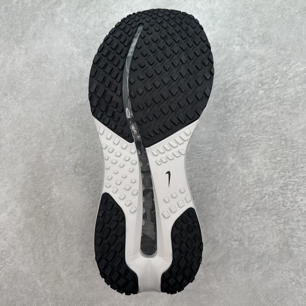 图片[9]-＃特价福利 NK Pegasus Premium 飞马全掌气垫跑步运动鞋 气垫的究极进化 NIKE2025新王炸 • 在特有Air科技加持下，耐克带来全新Pegasus Premium。这款跑鞋在传承耐克飞马（Pegasus）系列标志性的缓震功能的同时，将首次搭载耐克的塑型可视化Air Zoom气垫单元。• 塑型Air Zoom气垫单元贴合脚部的自然轮廓，帮助跑者在从后跟到脚趾的过渡中能够有效传递力量，带来一种前所未有的轻盈、顺畅回馈体验。中底采用ZoomX泡绵，后跟则使用ReactX泡绵，为跑者提供稳定流畅的推进感。• 塑型可视化Air Zoom气垫单元和精心配置的泡绵组合，让Pegasus Premium成为耐克飞马系列中颇具能量回馈的鞋款。• 全新Pegasus Premium不仅展示了耐克势头强劲的创新周期，证明了其特有的Air科技的强大实力，更体现了耐克倾听和服务运动员的能力。尺码：36 37.5 38 39 40 41 42 43 44 45-选品中心