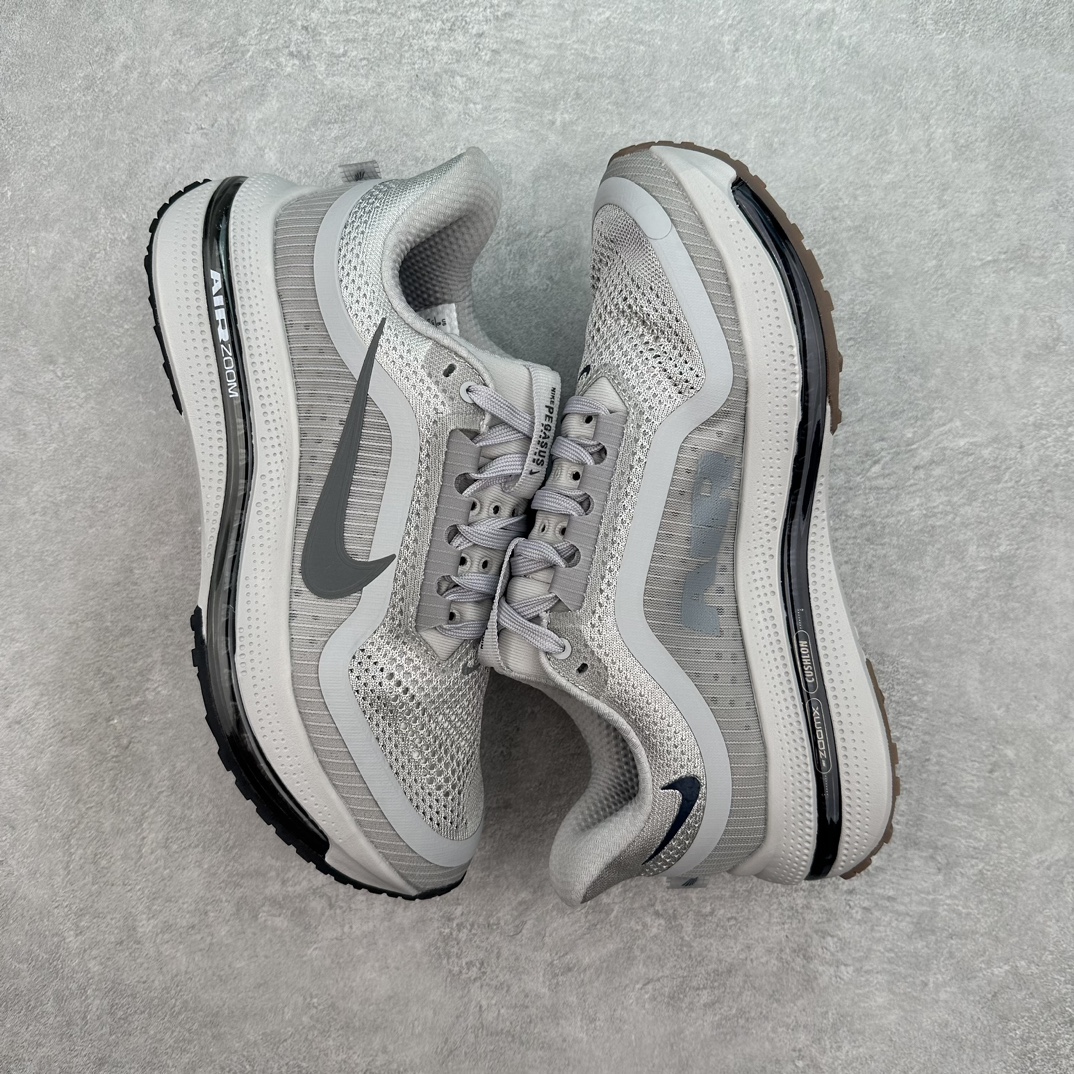 图片[3]-＃特价福利 NK Pegasus Premium 飞马全掌气垫跑步运动鞋 气垫的究极进化 NIKE2025新王炸 • 在特有Air科技加持下，耐克带来全新Pegasus Premium。这款跑鞋在传承耐克飞马（Pegasus）系列标志性的缓震功能的同时，将首次搭载耐克的塑型可视化Air Zoom气垫单元。• 塑型Air Zoom气垫单元贴合脚部的自然轮廓，帮助跑者在从后跟到脚趾的过渡中能够有效传递力量，带来一种前所未有的轻盈、顺畅回馈体验。中底采用ZoomX泡绵，后跟则使用ReactX泡绵，为跑者提供稳定流畅的推进感。• 塑型可视化Air Zoom气垫单元和精心配置的泡绵组合，让Pegasus Premium成为耐克飞马系列中颇具能量回馈的鞋款。• 全新Pegasus Premium不仅展示了耐克势头强劲的创新周期，证明了其特有的Air科技的强大实力，更体现了耐克倾听和服务运动员的能力。尺码：36 37.5 38 39 40 41 42 43 44 45-选品中心