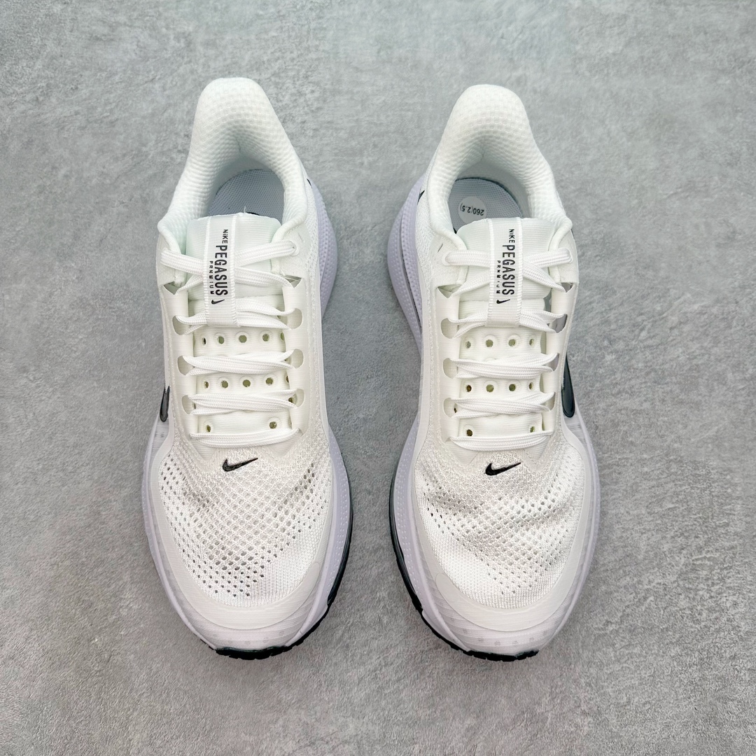 图片[2]-＃特价福利 NK Pegasus Premium 飞马全掌气垫跑步运动鞋 气垫的究极进化 NIKE2025新王炸 • 在特有Air科技加持下，耐克带来全新Pegasus Premium。这款跑鞋在传承耐克飞马（Pegasus）系列标志性的缓震功能的同时，将首次搭载耐克的塑型可视化Air Zoom气垫单元。• 塑型Air Zoom气垫单元贴合脚部的自然轮廓，帮助跑者在从后跟到脚趾的过渡中能够有效传递力量，带来一种前所未有的轻盈、顺畅回馈体验。中底采用ZoomX泡绵，后跟则使用ReactX泡绵，为跑者提供稳定流畅的推进感。• 塑型可视化Air Zoom气垫单元和精心配置的泡绵组合，让Pegasus Premium成为耐克飞马系列中颇具能量回馈的鞋款。• 全新Pegasus Premium不仅展示了耐克势头强劲的创新周期，证明了其特有的Air科技的强大实力，更体现了耐克倾听和服务运动员的能力。尺码：36 37.5 38 39 40 41 42 43 44 45-选品中心