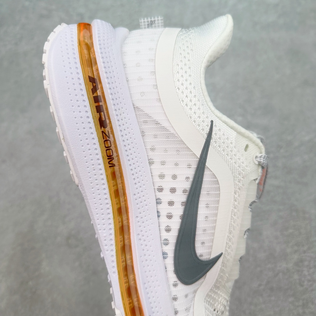 图片[6]-＃特价福利 NK Pegasus Premium 飞马全掌气垫跑步运动鞋 气垫的究极进化 NIKE2025新王炸 • 在特有Air科技加持下，耐克带来全新Pegasus Premium。这款跑鞋在传承耐克飞马（Pegasus）系列标志性的缓震功能的同时，将首次搭载耐克的塑型可视化Air Zoom气垫单元。• 塑型Air Zoom气垫单元贴合脚部的自然轮廓，帮助跑者在从后跟到脚趾的过渡中能够有效传递力量，带来一种前所未有的轻盈、顺畅回馈体验。中底采用ZoomX泡绵，后跟则使用ReactX泡绵，为跑者提供稳定流畅的推进感。• 塑型可视化Air Zoom气垫单元和精心配置的泡绵组合，让Pegasus Premium成为耐克飞马系列中颇具能量回馈的鞋款。• 全新Pegasus Premium不仅展示了耐克势头强劲的创新周期，证明了其特有的Air科技的强大实力，更体现了耐克倾听和服务运动员的能力。尺码：36 37.5 38 39 40 41 42 43 44 45-选品中心