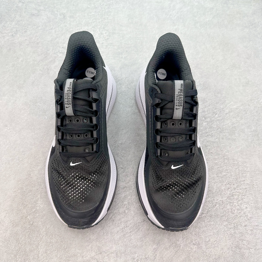 图片[2]-＃特价福利 NK Pegasus Premium 飞马全掌气垫跑步运动鞋 气垫的究极进化 NIKE2025新王炸 • 在特有Air科技加持下，耐克带来全新Pegasus Premium。这款跑鞋在传承耐克飞马（Pegasus）系列标志性的缓震功能的同时，将首次搭载耐克的塑型可视化Air Zoom气垫单元。• 塑型Air Zoom气垫单元贴合脚部的自然轮廓，帮助跑者在从后跟到脚趾的过渡中能够有效传递力量，带来一种前所未有的轻盈、顺畅回馈体验。中底采用ZoomX泡绵，后跟则使用ReactX泡绵，为跑者提供稳定流畅的推进感。• 塑型可视化Air Zoom气垫单元和精心配置的泡绵组合，让Pegasus Premium成为耐克飞马系列中颇具能量回馈的鞋款。• 全新Pegasus Premium不仅展示了耐克势头强劲的创新周期，证明了其特有的Air科技的强大实力，更体现了耐克倾听和服务运动员的能力。尺码：36 37.5 38 39 40 41 42 43 44 45-选品中心