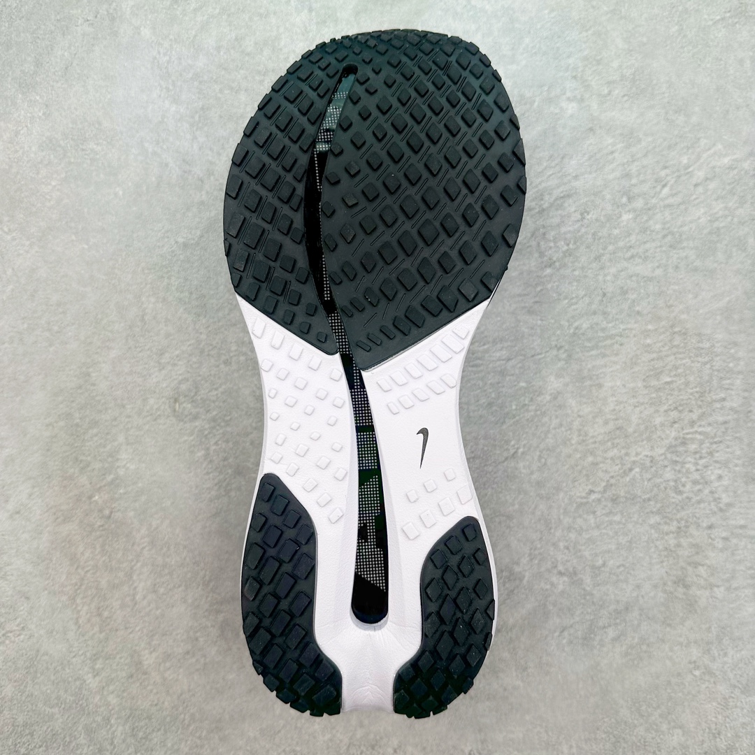 图片[9]-＃特价福利 NK Pegasus Premium 飞马全掌气垫跑步运动鞋 气垫的究极进化 NIKE2025新王炸 • 在特有Air科技加持下，耐克带来全新Pegasus Premium。这款跑鞋在传承耐克飞马（Pegasus）系列标志性的缓震功能的同时，将首次搭载耐克的塑型可视化Air Zoom气垫单元。• 塑型Air Zoom气垫单元贴合脚部的自然轮廓，帮助跑者在从后跟到脚趾的过渡中能够有效传递力量，带来一种前所未有的轻盈、顺畅回馈体验。中底采用ZoomX泡绵，后跟则使用ReactX泡绵，为跑者提供稳定流畅的推进感。• 塑型可视化Air Zoom气垫单元和精心配置的泡绵组合，让Pegasus Premium成为耐克飞马系列中颇具能量回馈的鞋款。• 全新Pegasus Premium不仅展示了耐克势头强劲的创新周期，证明了其特有的Air科技的强大实力，更体现了耐克倾听和服务运动员的能力。尺码：36 37.5 38 39 40 41 42 43 44 45-选品中心