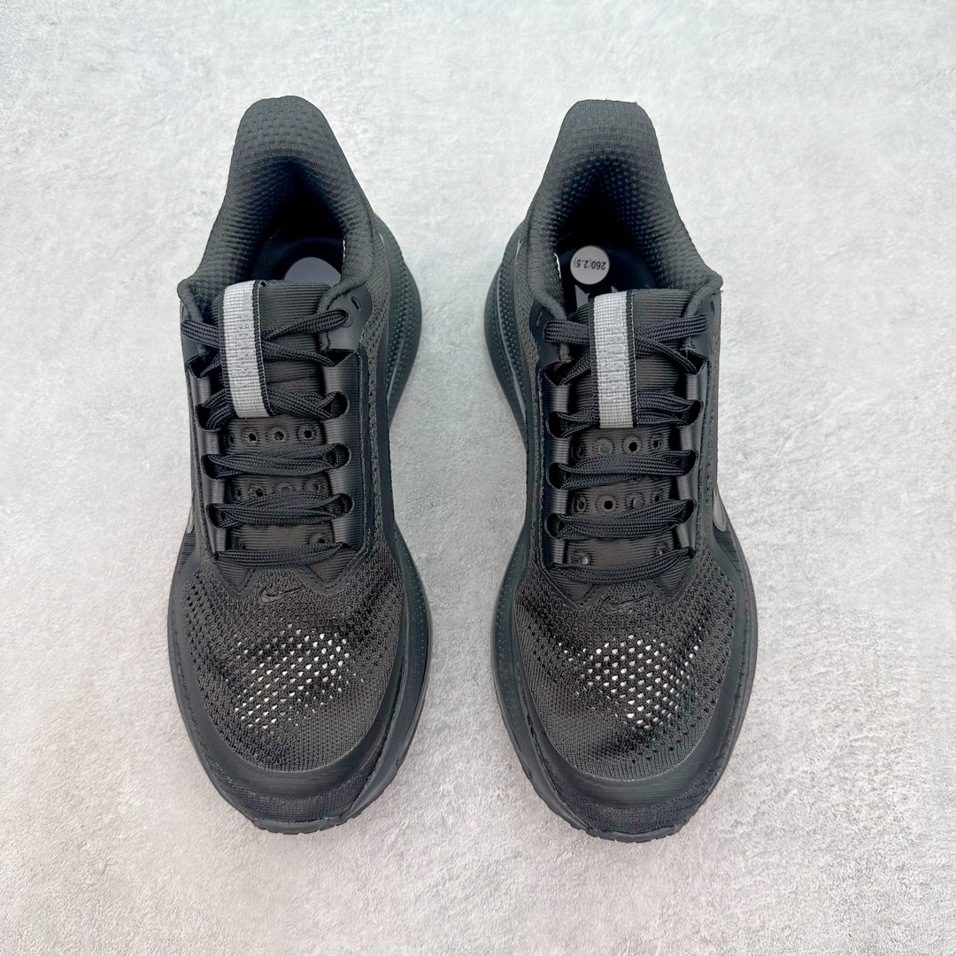 图片[2]-＃特价福利 NK Pegasus Premium 飞马全掌气垫跑步运动鞋 气垫的究极进化 NIKE2025新王炸 • 在特有Air科技加持下，耐克带来全新Pegasus Premium。这款跑鞋在传承耐克飞马（Pegasus）系列标志性的缓震功能的同时，将首次搭载耐克的塑型可视化Air Zoom气垫单元。• 塑型Air Zoom气垫单元贴合脚部的自然轮廓，帮助跑者在从后跟到脚趾的过渡中能够有效传递力量，带来一种前所未有的轻盈、顺畅回馈体验。中底采用ZoomX泡绵，后跟则使用ReactX泡绵，为跑者提供稳定流畅的推进感。• 塑型可视化Air Zoom气垫单元和精心配置的泡绵组合，让Pegasus Premium成为耐克飞马系列中颇具能量回馈的鞋款。• 全新Pegasus Premium不仅展示了耐克势头强劲的创新周期，证明了其特有的Air科技的强大实力，更体现了耐克倾听和服务运动员的能力。尺码：36 37.5 38 39 40 41 42 43 44 45-选品中心