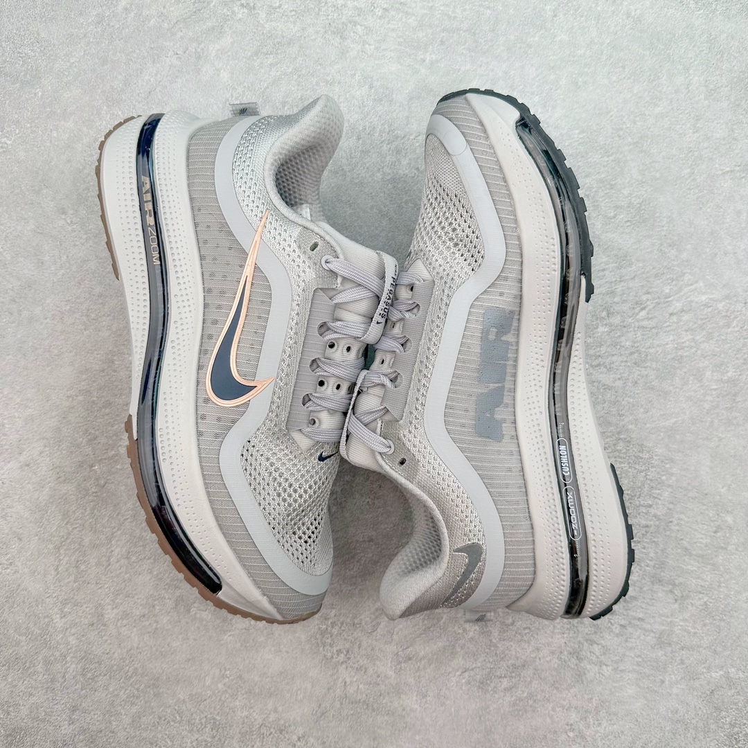 图片[3]-＃特价福利 NK Pegasus Premium 飞马全掌气垫跑步运动鞋 气垫的究极进化 NIKE2025新王炸 • 在特有Air科技加持下，耐克带来全新Pegasus Premium。这款跑鞋在传承耐克飞马（Pegasus）系列标志性的缓震功能的同时，将首次搭载耐克的塑型可视化Air Zoom气垫单元。• 塑型Air Zoom气垫单元贴合脚部的自然轮廓，帮助跑者在从后跟到脚趾的过渡中能够有效传递力量，带来一种前所未有的轻盈、顺畅回馈体验。中底采用ZoomX泡绵，后跟则使用ReactX泡绵，为跑者提供稳定流畅的推进感。• 塑型可视化Air Zoom气垫单元和精心配置的泡绵组合，让Pegasus Premium成为耐克飞马系列中颇具能量回馈的鞋款。• 全新Pegasus Premium不仅展示了耐克势头强劲的创新周期，证明了其特有的Air科技的强大实力，更体现了耐克倾听和服务运动员的能力。尺码：36 37.5 38 39 40 41 42 43 44 45-选品中心