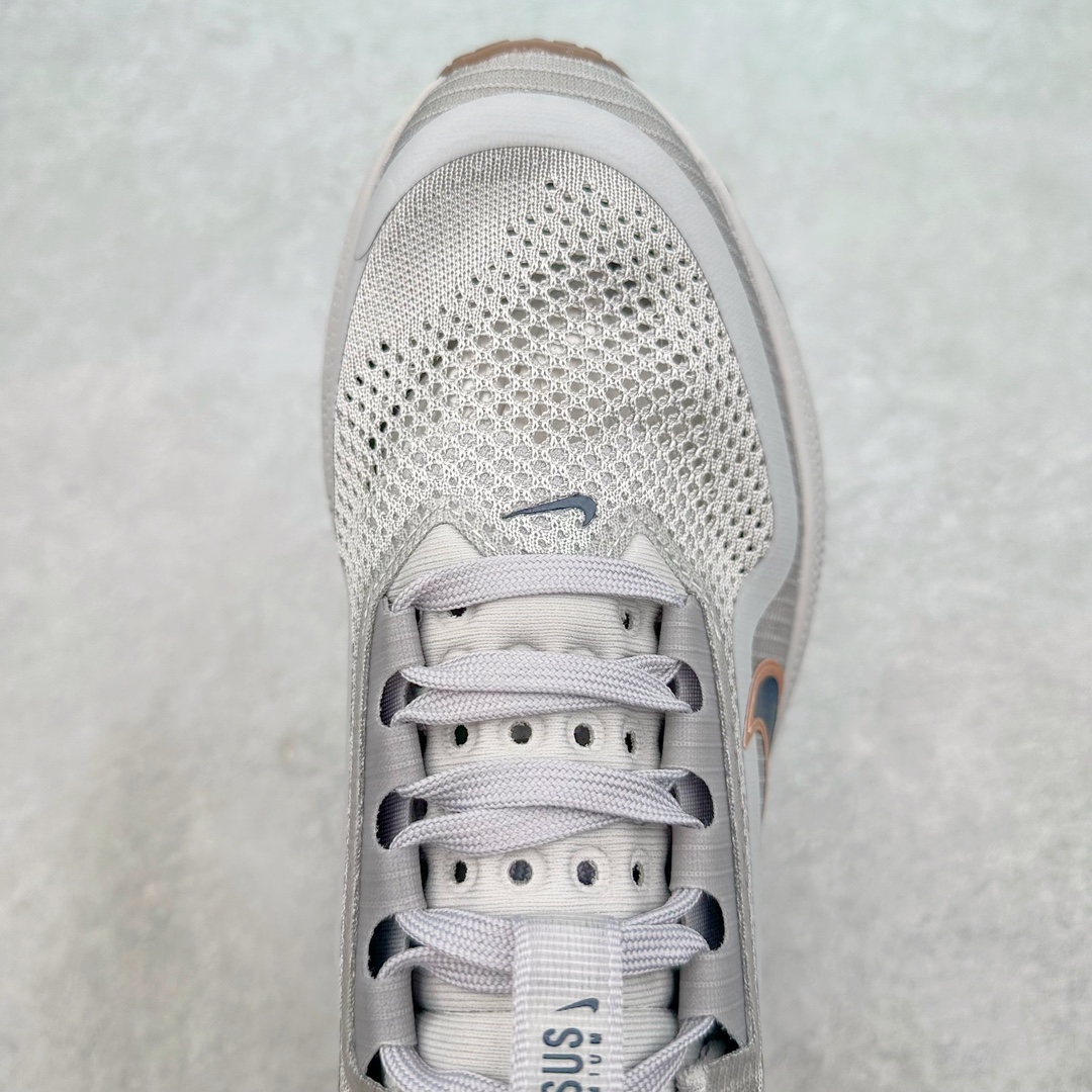 图片[4]-＃特价福利 NK Pegasus Premium 飞马全掌气垫跑步运动鞋 气垫的究极进化 NIKE2025新王炸 • 在特有Air科技加持下，耐克带来全新Pegasus Premium。这款跑鞋在传承耐克飞马（Pegasus）系列标志性的缓震功能的同时，将首次搭载耐克的塑型可视化Air Zoom气垫单元。• 塑型Air Zoom气垫单元贴合脚部的自然轮廓，帮助跑者在从后跟到脚趾的过渡中能够有效传递力量，带来一种前所未有的轻盈、顺畅回馈体验。中底采用ZoomX泡绵，后跟则使用ReactX泡绵，为跑者提供稳定流畅的推进感。• 塑型可视化Air Zoom气垫单元和精心配置的泡绵组合，让Pegasus Premium成为耐克飞马系列中颇具能量回馈的鞋款。• 全新Pegasus Premium不仅展示了耐克势头强劲的创新周期，证明了其特有的Air科技的强大实力，更体现了耐克倾听和服务运动员的能力。尺码：36 37.5 38 39 40 41 42 43 44 45-选品中心