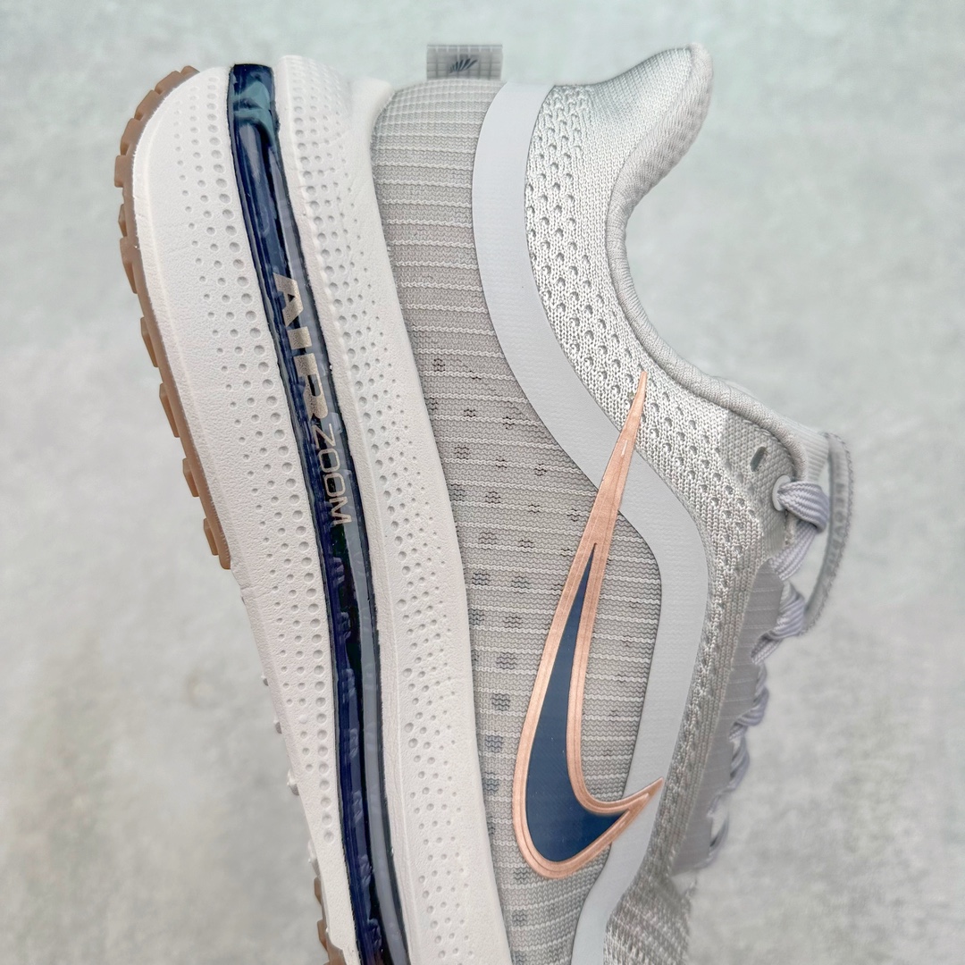 图片[6]-＃特价福利 NK Pegasus Premium 飞马全掌气垫跑步运动鞋 气垫的究极进化 NIKE2025新王炸 • 在特有Air科技加持下，耐克带来全新Pegasus Premium。这款跑鞋在传承耐克飞马（Pegasus）系列标志性的缓震功能的同时，将首次搭载耐克的塑型可视化Air Zoom气垫单元。• 塑型Air Zoom气垫单元贴合脚部的自然轮廓，帮助跑者在从后跟到脚趾的过渡中能够有效传递力量，带来一种前所未有的轻盈、顺畅回馈体验。中底采用ZoomX泡绵，后跟则使用ReactX泡绵，为跑者提供稳定流畅的推进感。• 塑型可视化Air Zoom气垫单元和精心配置的泡绵组合，让Pegasus Premium成为耐克飞马系列中颇具能量回馈的鞋款。• 全新Pegasus Premium不仅展示了耐克势头强劲的创新周期，证明了其特有的Air科技的强大实力，更体现了耐克倾听和服务运动员的能力。尺码：36 37.5 38 39 40 41 42 43 44 45-选品中心