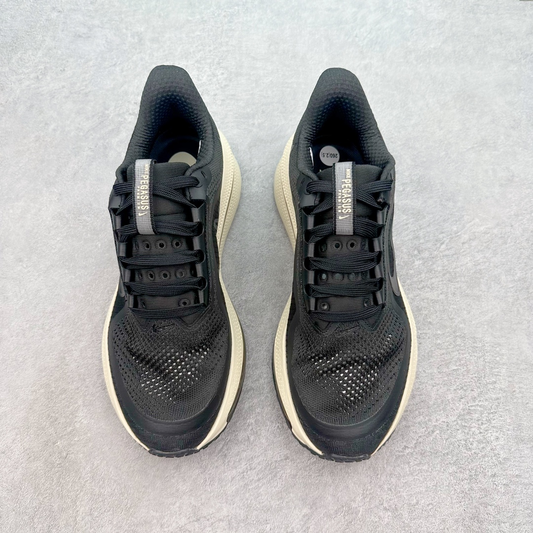 图片[2]-＃特价福利 NK Pegasus Premium 飞马全掌气垫跑步运动鞋 气垫的究极进化 NIKE2025新王炸 • 在特有Air科技加持下，耐克带来全新Pegasus Premium。这款跑鞋在传承耐克飞马（Pegasus）系列标志性的缓震功能的同时，将首次搭载耐克的塑型可视化Air Zoom气垫单元。• 塑型Air Zoom气垫单元贴合脚部的自然轮廓，帮助跑者在从后跟到脚趾的过渡中能够有效传递力量，带来一种前所未有的轻盈、顺畅回馈体验。中底采用ZoomX泡绵，后跟则使用ReactX泡绵，为跑者提供稳定流畅的推进感。• 塑型可视化Air Zoom气垫单元和精心配置的泡绵组合，让Pegasus Premium成为耐克飞马系列中颇具能量回馈的鞋款。• 全新Pegasus Premium不仅展示了耐克势头强劲的创新周期，证明了其特有的Air科技的强大实力，更体现了耐克倾听和服务运动员的能力。尺码：36 37.5 38 39 40 41 42 43 44 45-选品中心