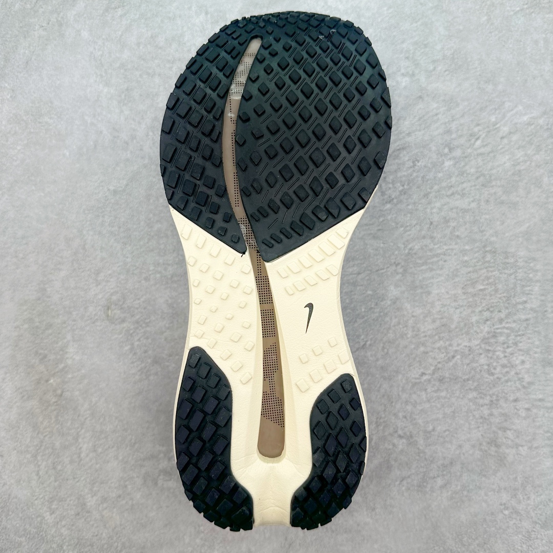 图片[9]-＃特价福利 NK Pegasus Premium 飞马全掌气垫跑步运动鞋 气垫的究极进化 NIKE2025新王炸 • 在特有Air科技加持下，耐克带来全新Pegasus Premium。这款跑鞋在传承耐克飞马（Pegasus）系列标志性的缓震功能的同时，将首次搭载耐克的塑型可视化Air Zoom气垫单元。• 塑型Air Zoom气垫单元贴合脚部的自然轮廓，帮助跑者在从后跟到脚趾的过渡中能够有效传递力量，带来一种前所未有的轻盈、顺畅回馈体验。中底采用ZoomX泡绵，后跟则使用ReactX泡绵，为跑者提供稳定流畅的推进感。• 塑型可视化Air Zoom气垫单元和精心配置的泡绵组合，让Pegasus Premium成为耐克飞马系列中颇具能量回馈的鞋款。• 全新Pegasus Premium不仅展示了耐克势头强劲的创新周期，证明了其特有的Air科技的强大实力，更体现了耐克倾听和服务运动员的能力。尺码：36 37.5 38 39 40 41 42 43 44 45-选品中心