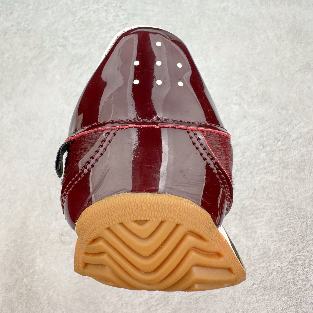 图片[8]-Song for the Mute x AD Originals SFTM-003 联名款复古慢跑鞋 ID3555 Originals与时装品牌Song for the Mute即将迎来第三个合作系列 这个系列主打的也是怀旧的氛围 采用了Country OG这个诞生于上世纪70年代的鞋款 尼龙和绒面革的梦幻拼接 低调而富有质感 呈现SFTM一贯的面料美学 三款不同风格的配色 亮点十足的斑点鞋带 体现怀旧主义和前卫设计无缝交织 鞋款采用了低帮的造型 方便日常穿着 同时对于外底做了处理 皮革材质和尼龙布材质的组合也更具是时代感 尺码：36 36.5 37 38 38.5 39 40 40.5 41 42 42.5 43 44 44.5 45-选品中心