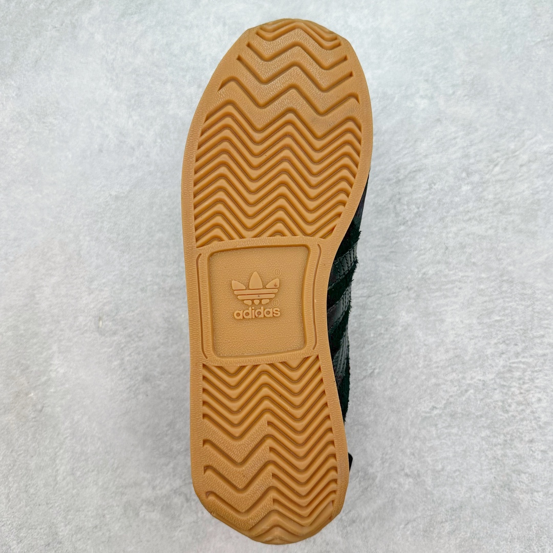 图片[9]-Song for the Mute x AD Originals SFTM-003 联名款复古慢跑鞋 ID3555 Originals与时装品牌Song for the Mute即将迎来第三个合作系列 这个系列主打的也是怀旧的氛围 采用了Country OG这个诞生于上世纪70年代的鞋款 尼龙和绒面革的梦幻拼接 低调而富有质感 呈现SFTM一贯的面料美学 三款不同风格的配色 亮点十足的斑点鞋带 体现怀旧主义和前卫设计无缝交织 鞋款采用了低帮的造型 方便日常穿着 同时对于外底做了处理 皮革材质和尼龙布材质的组合也更具是时代感 尺码：36 36.5 37 38 38.5 39 40 40.5 41 42 42.5 43 44 44.5 45-选品中心