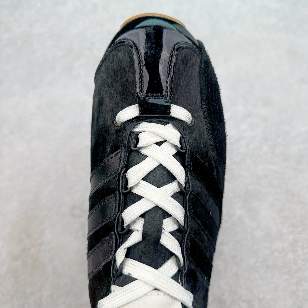 图片[4]-Song for the Mute x AD Originals SFTM-003 联名款复古慢跑鞋 ID3555 Originals与时装品牌Song for the Mute即将迎来第三个合作系列 这个系列主打的也是怀旧的氛围 采用了Country OG这个诞生于上世纪70年代的鞋款 尼龙和绒面革的梦幻拼接 低调而富有质感 呈现SFTM一贯的面料美学 三款不同风格的配色 亮点十足的斑点鞋带 体现怀旧主义和前卫设计无缝交织 鞋款采用了低帮的造型 方便日常穿着 同时对于外底做了处理 皮革材质和尼龙布材质的组合也更具是时代感 尺码：36 36.5 37 38 38.5 39 40 40.5 41 42 42.5 43 44 44.5 45-选品中心